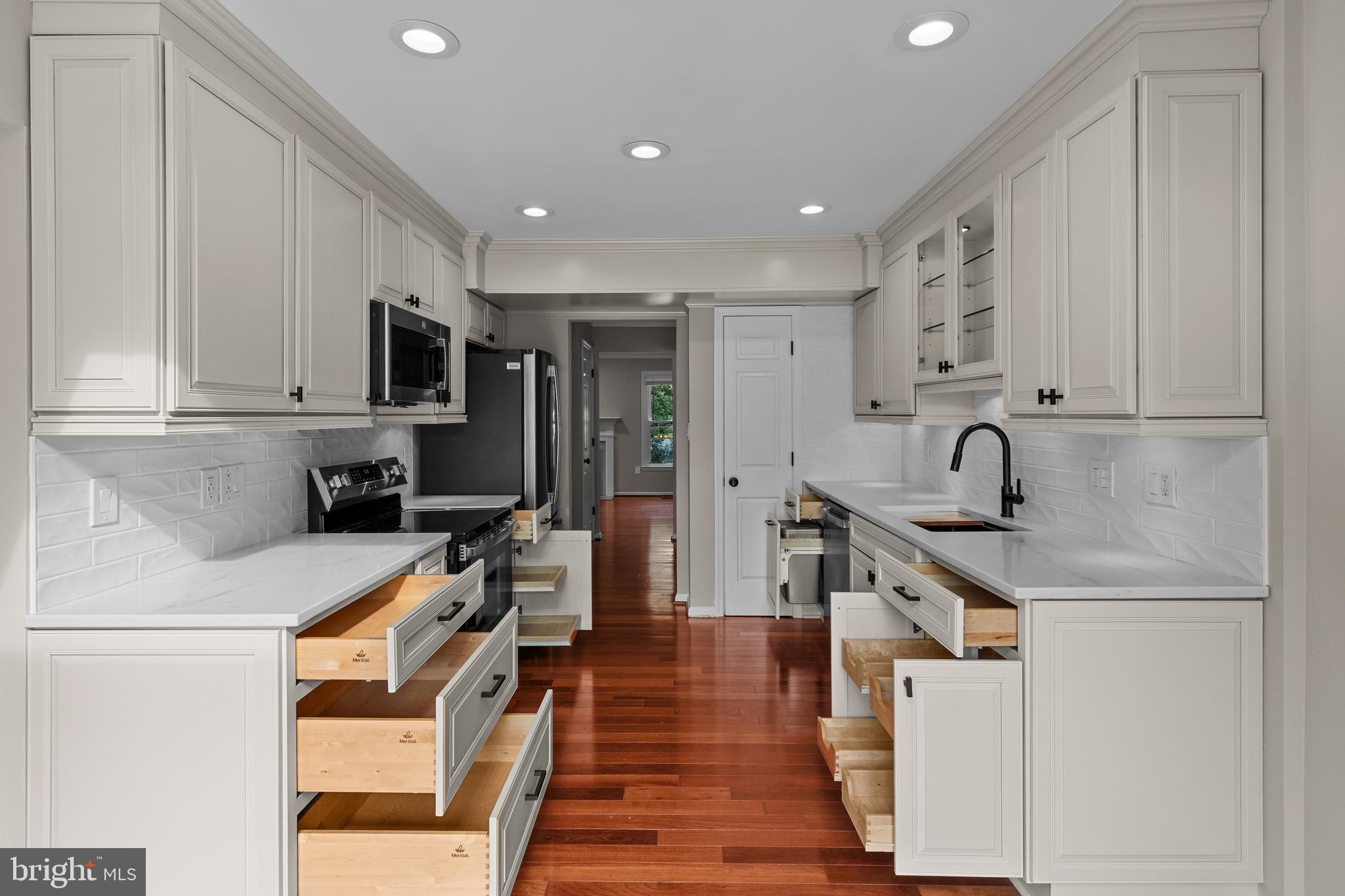 6161 SUMMER PARK LANE