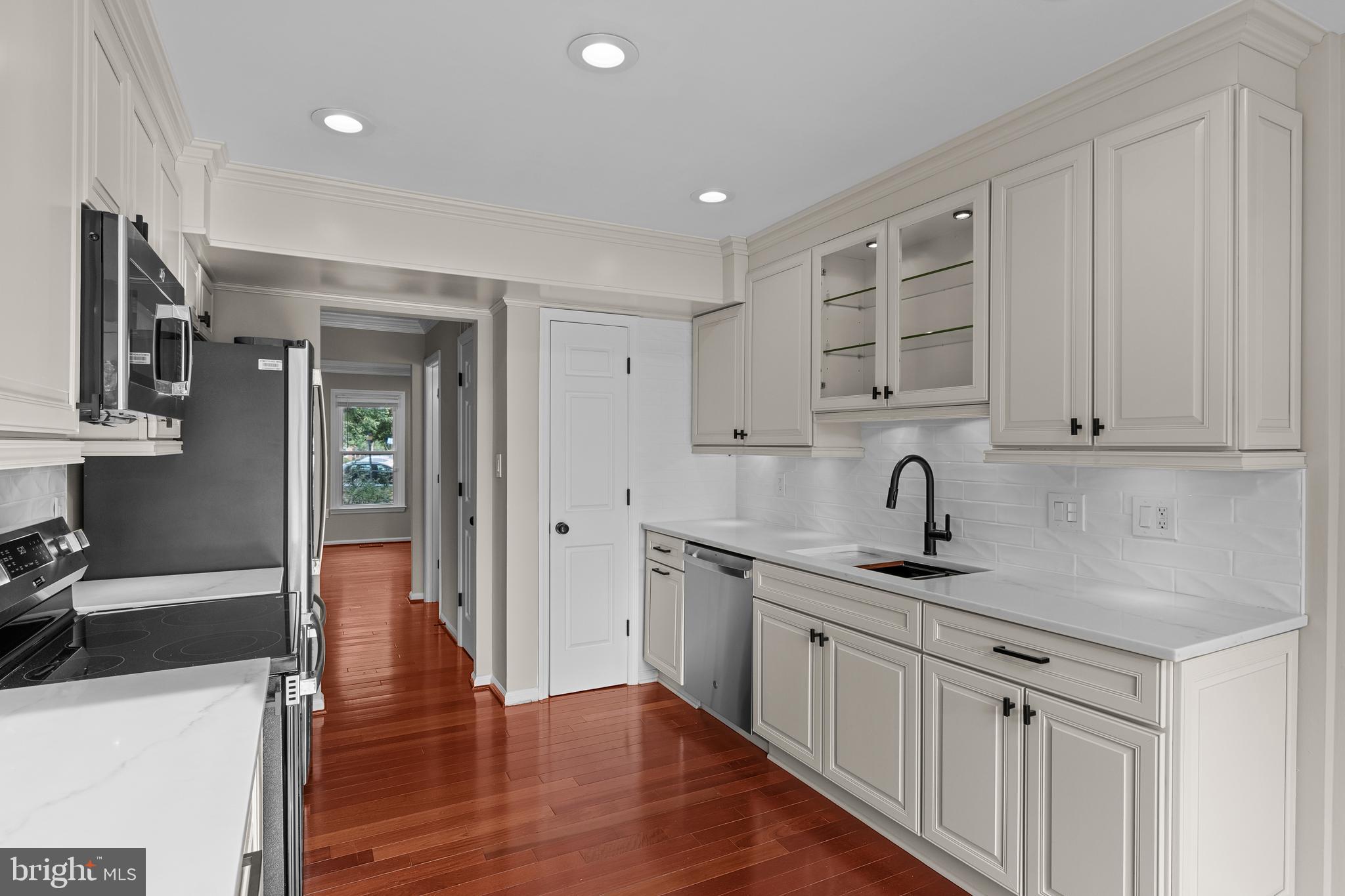 6161 SUMMER PARK LANE