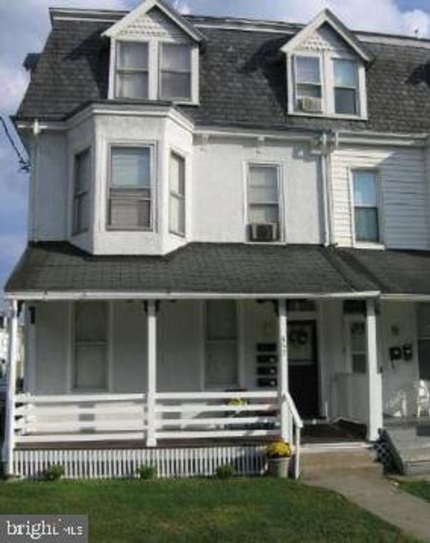 This 4 unit quadruplex  is the perfect fixer upper and is ready for investors to put their own spin on it.  Two of the four units in this home are current generating income, and the other two are currently vacant.