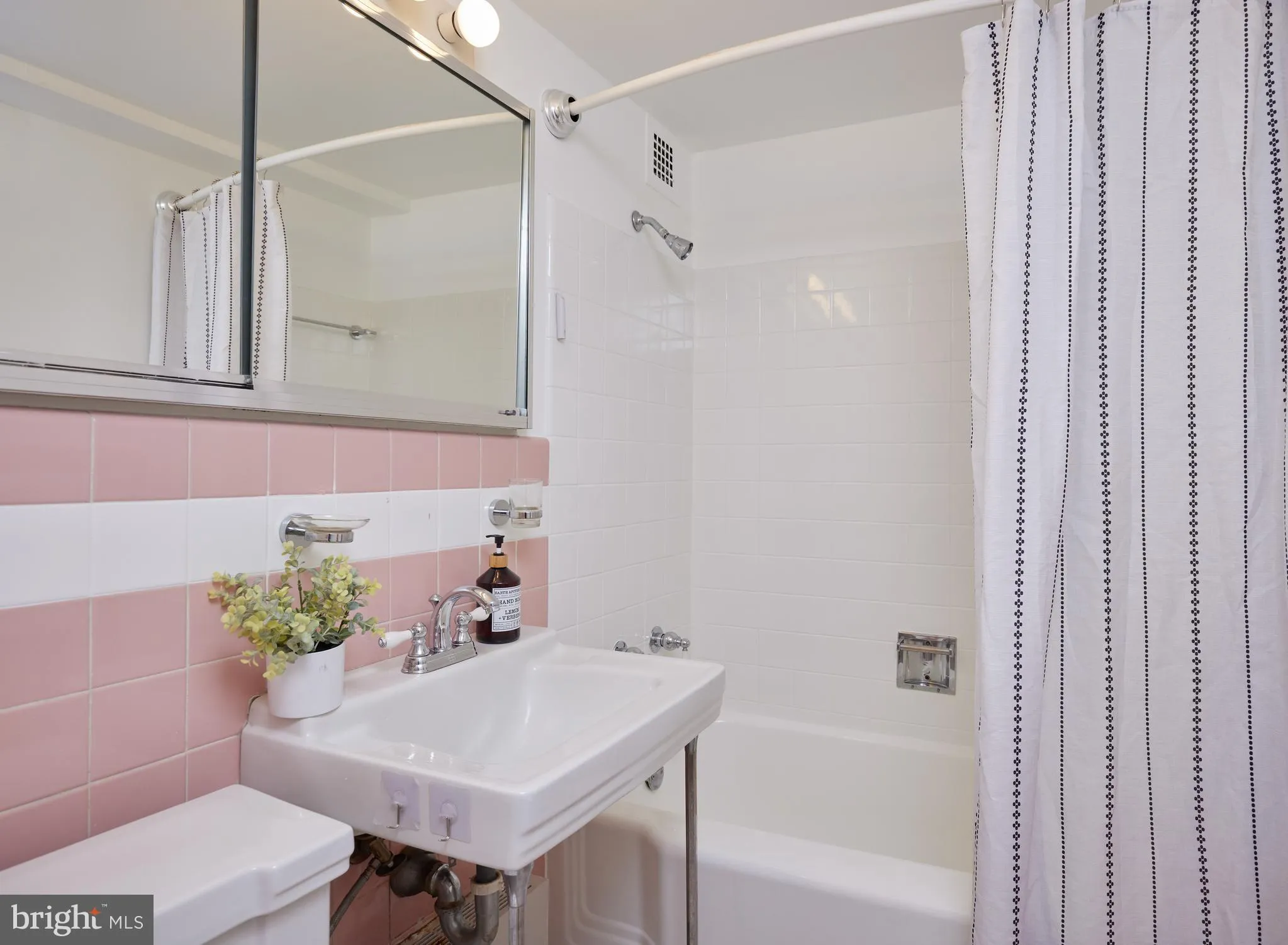 Washington, District Of Columbia 20015, United States, 1 Bedroom Bedrooms, ,1 BathroomBathrooms,Residential,Active,129416