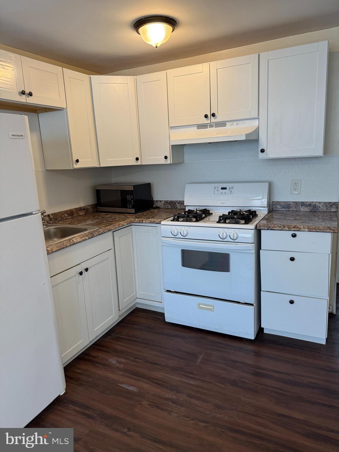 STONEHURST - Residential Lease