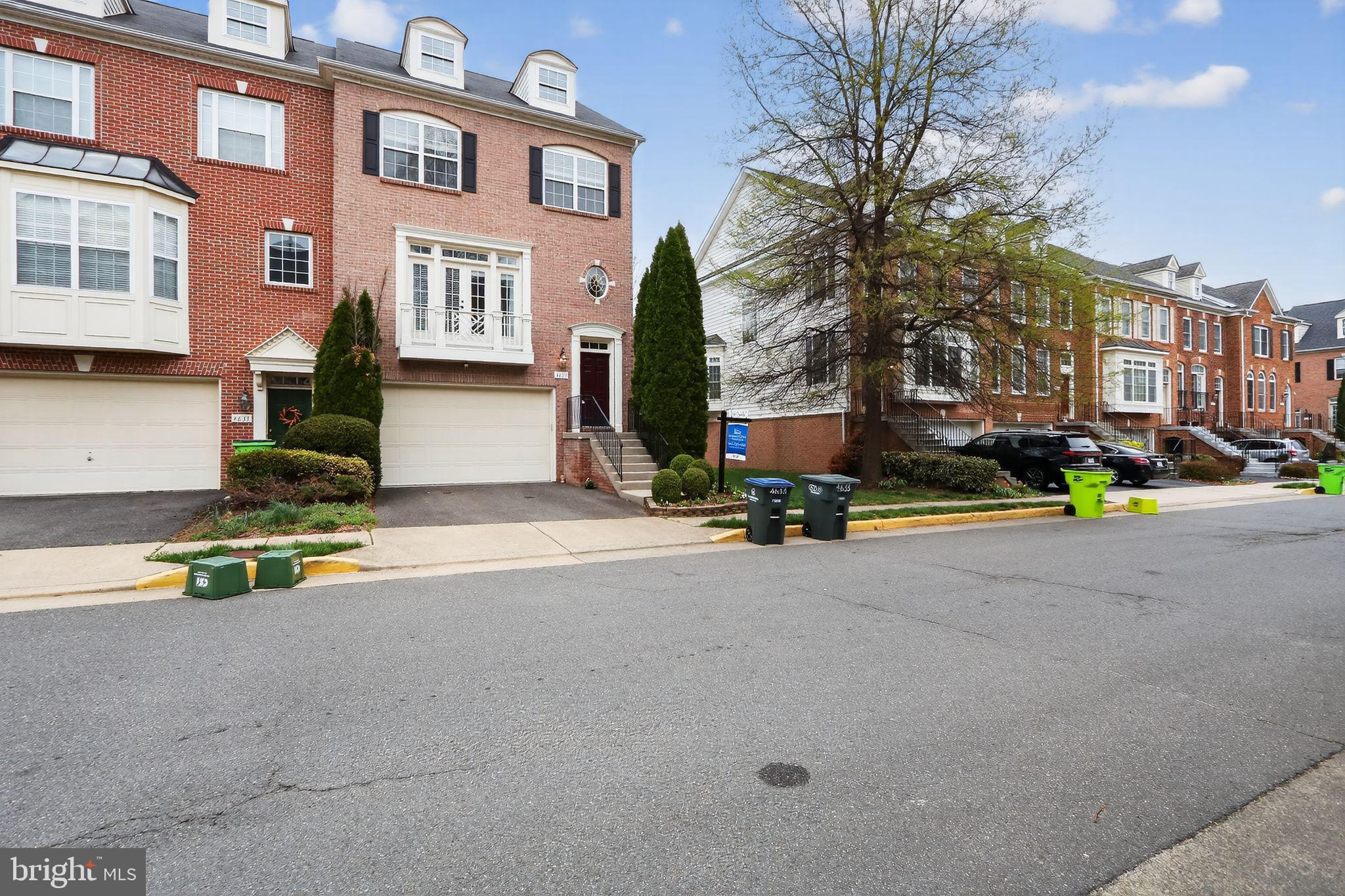 4633 CARISBROOKE LANE