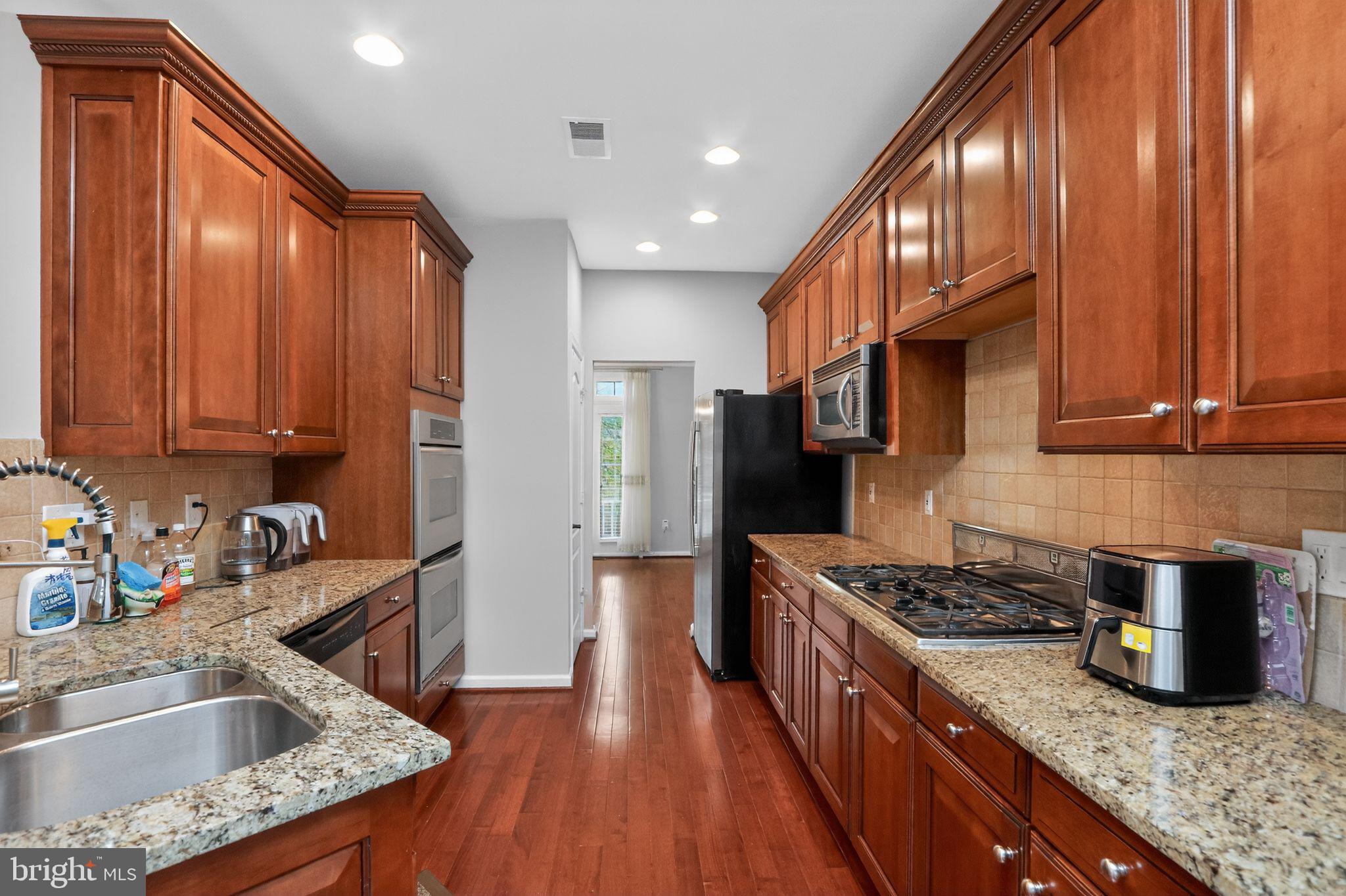 4633 CARISBROOKE LANE