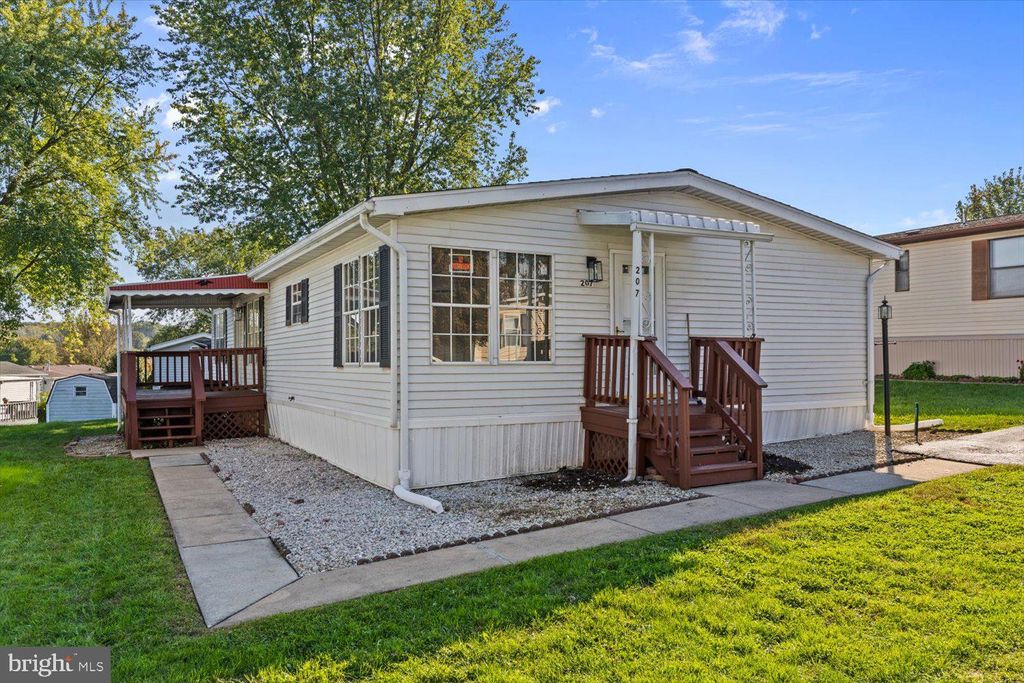 Photo of 207 Greyfield Drive, Lancaster, PA 17603 (MLS # PALA2042106)