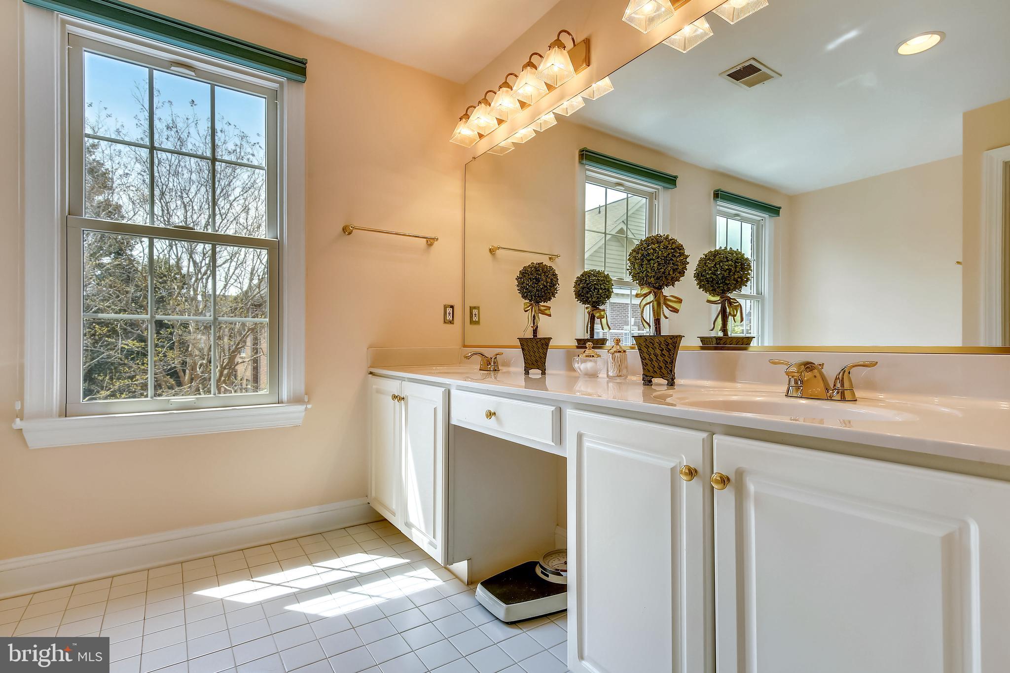 RIVERGATE - Residential