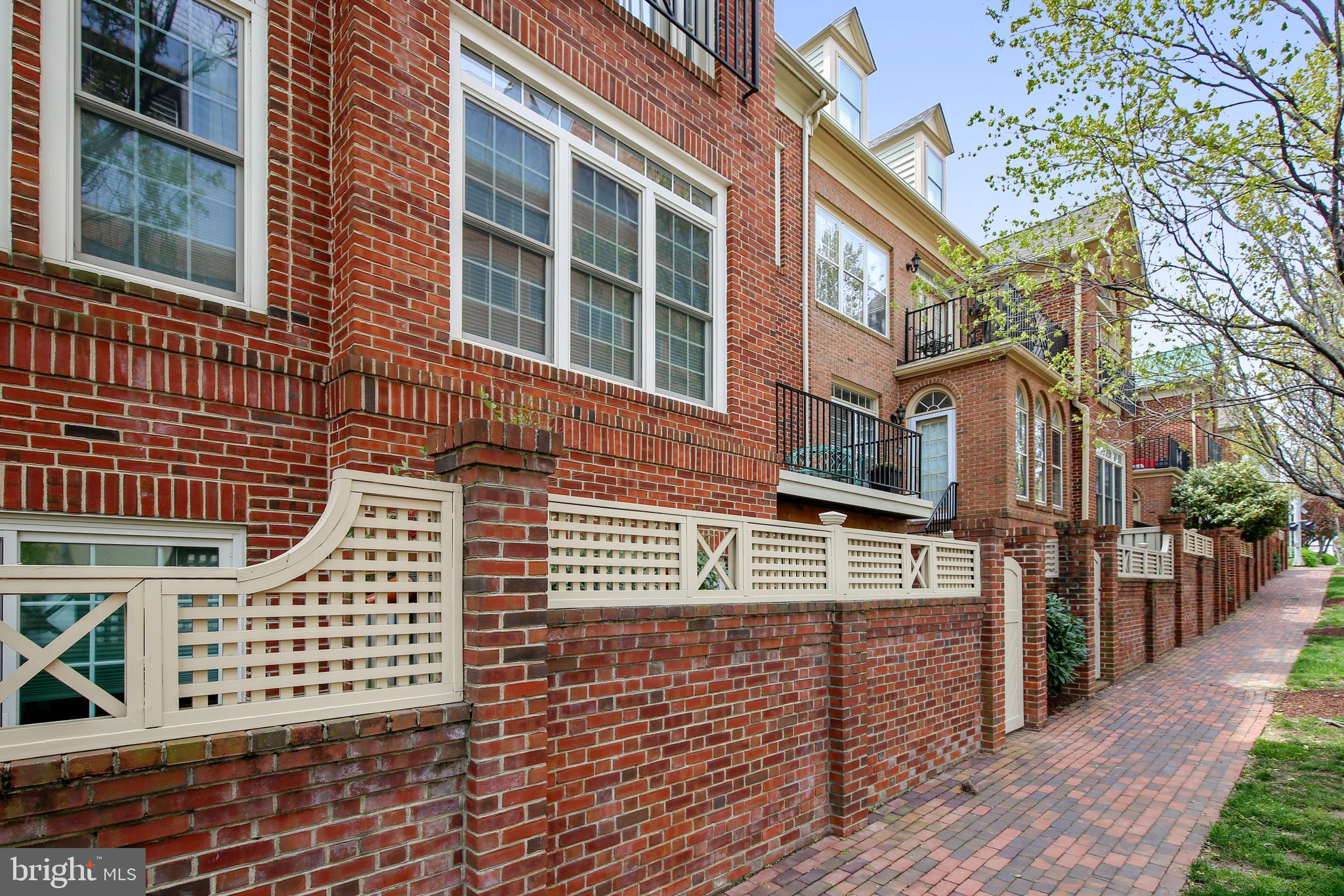 RIVERGATE - Residential