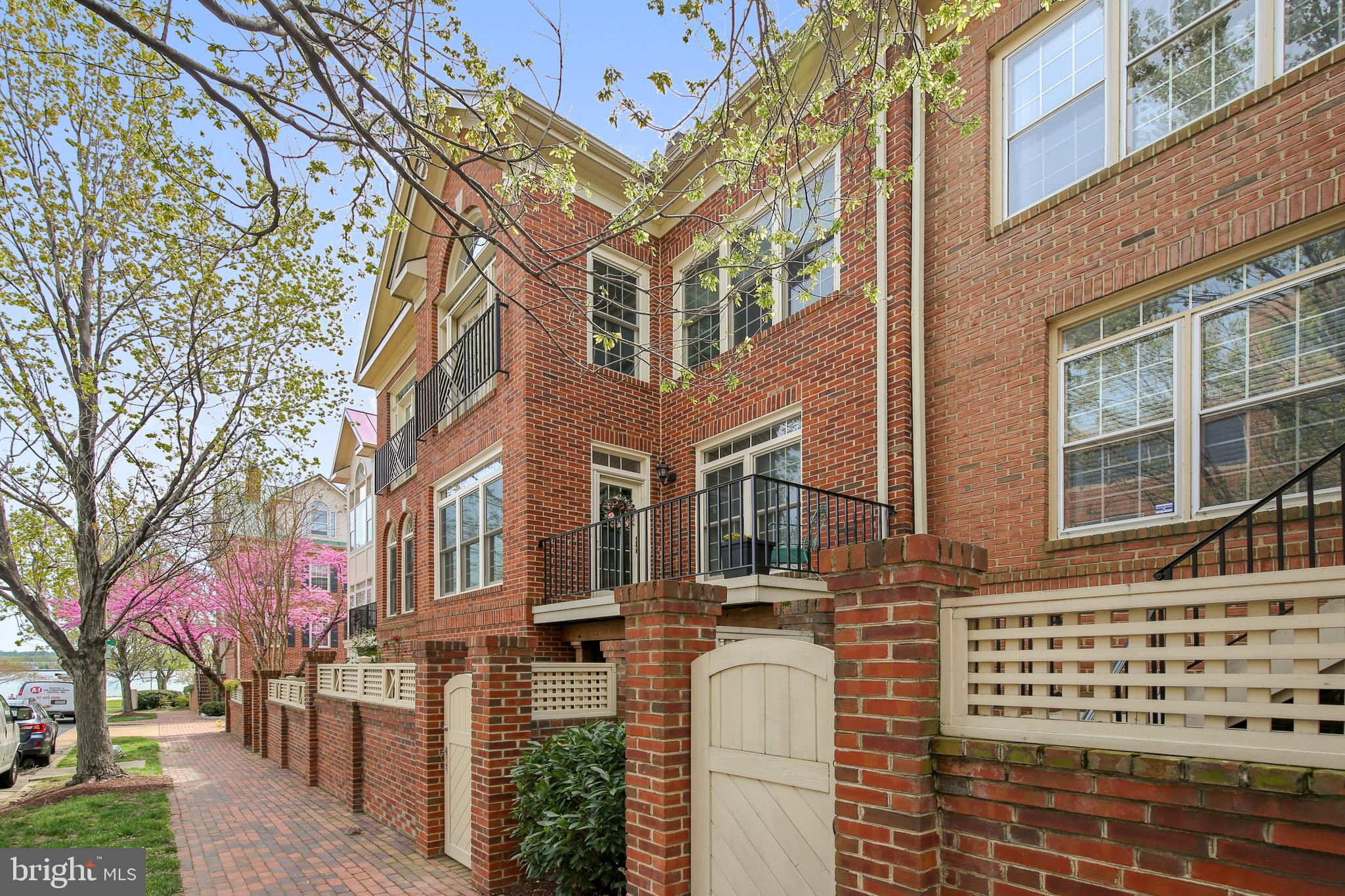 RIVERGATE - Residential