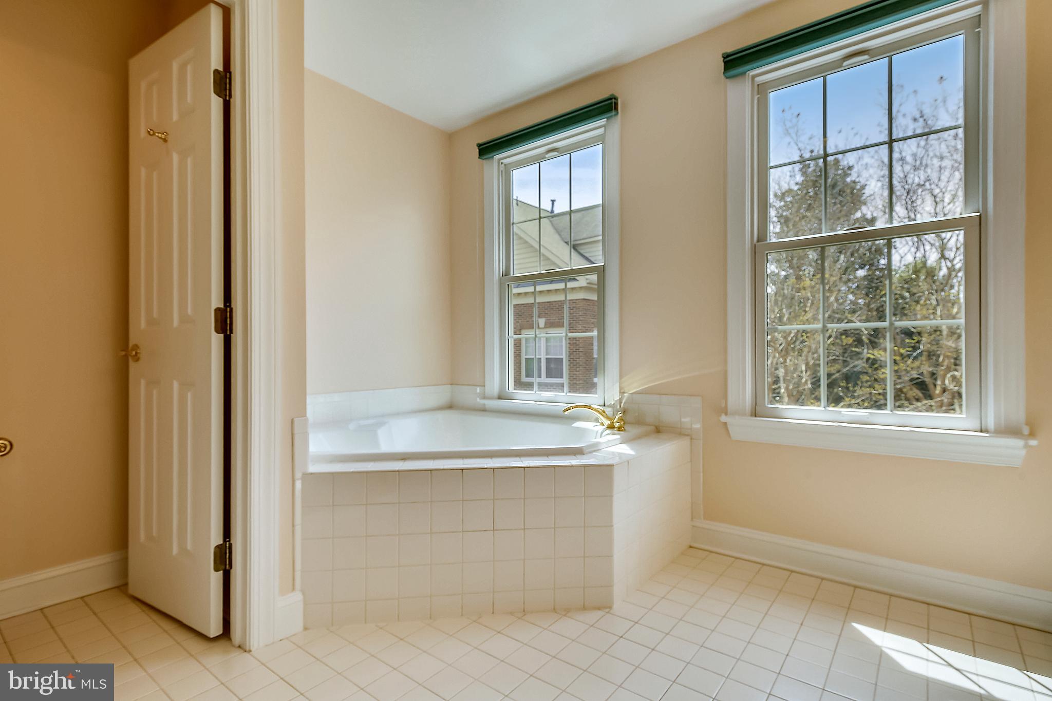 RIVERGATE - Residential