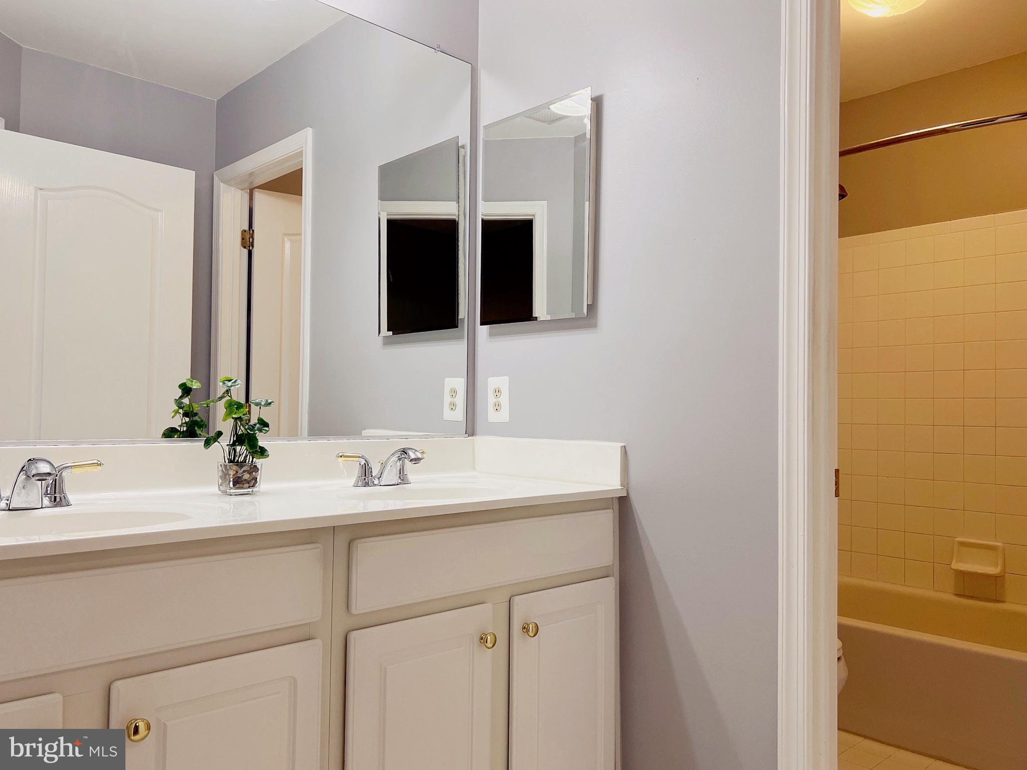 FAIRWAY VILLAS - Residential Lease