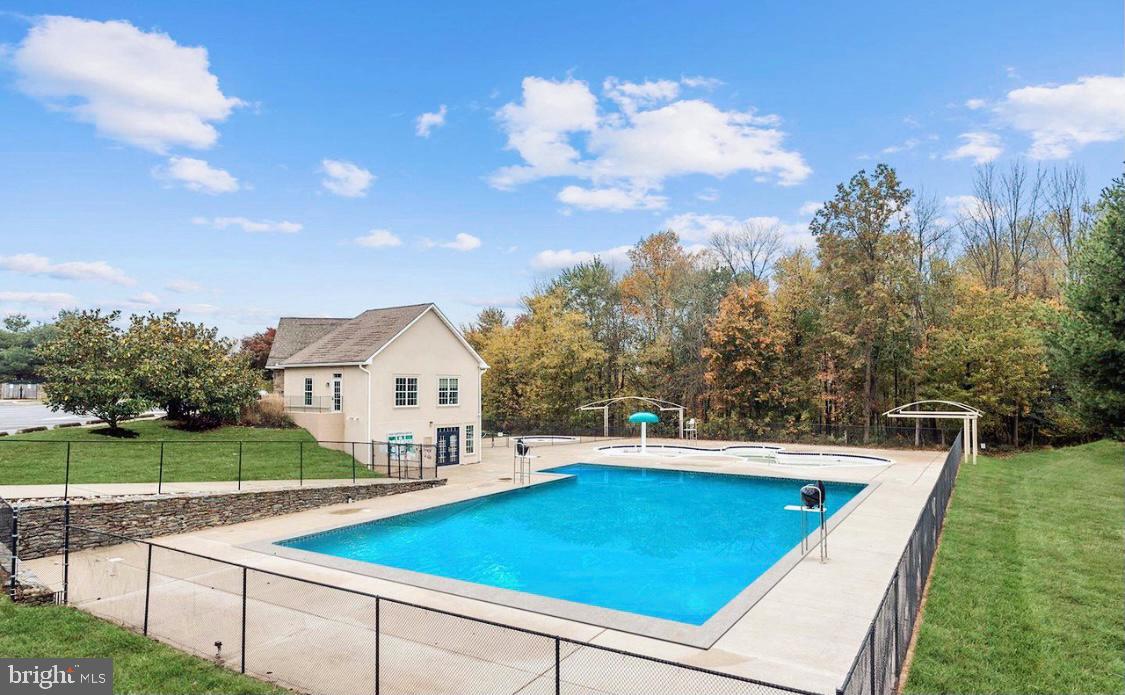 FAIRWAY VILLAS - Residential Lease