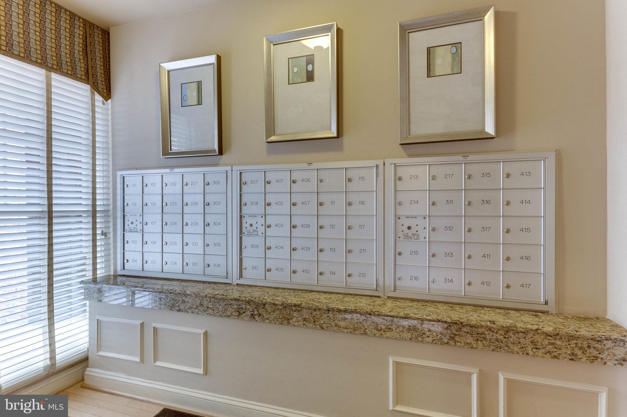 SAINTSBURY PLAZA - Residential