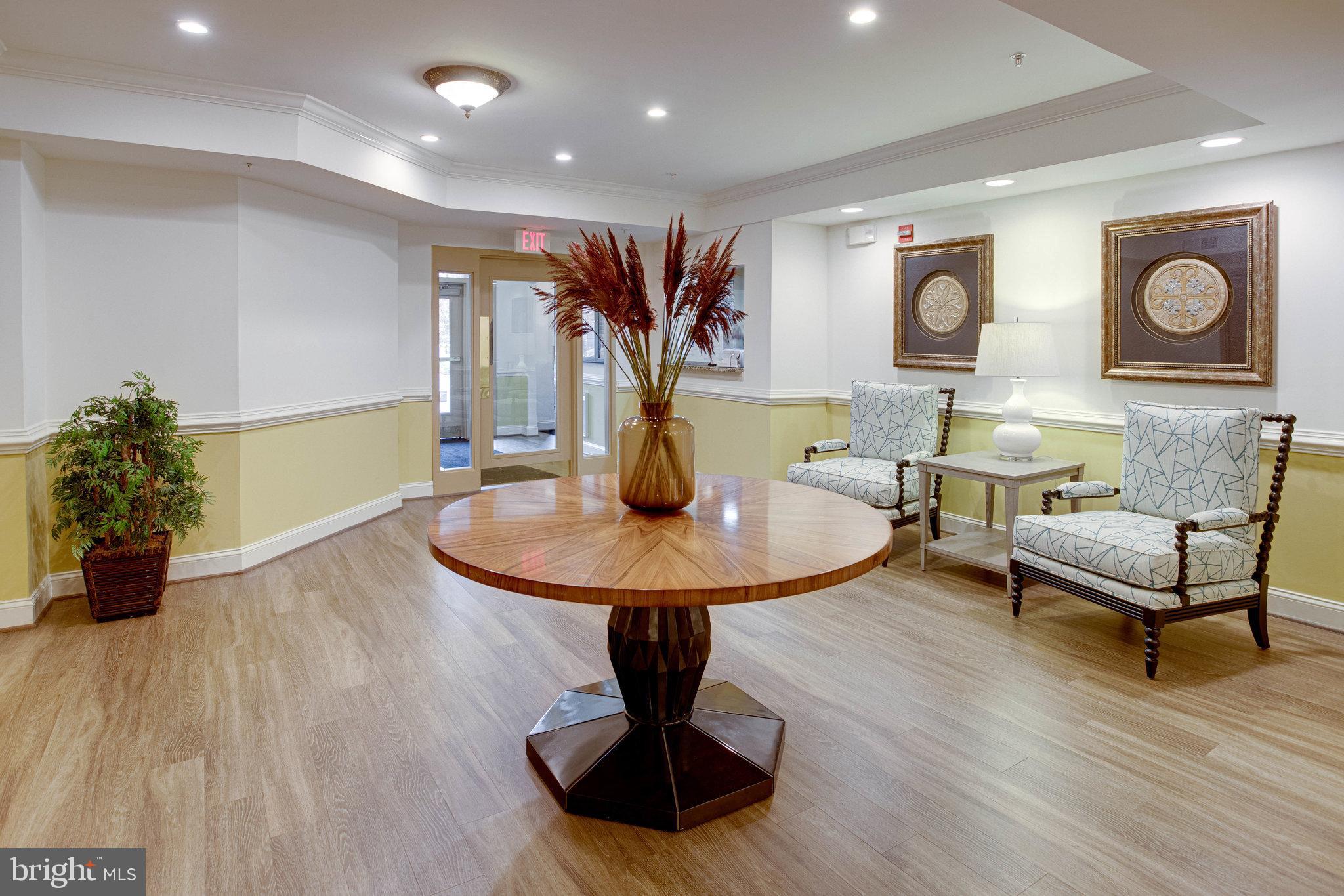 SAINTSBURY PLAZA - Residential