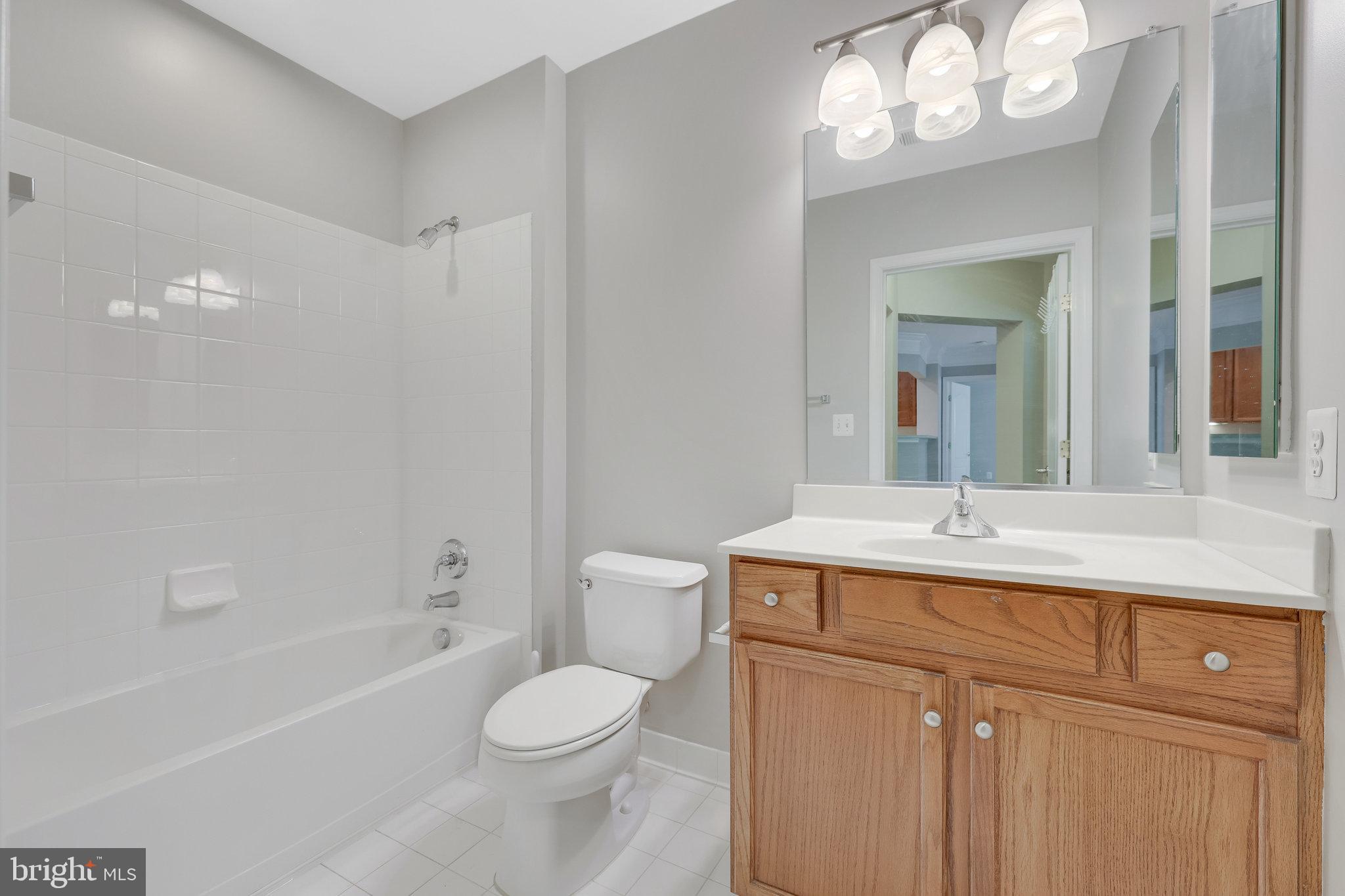 SAINTSBURY PLAZA - Residential