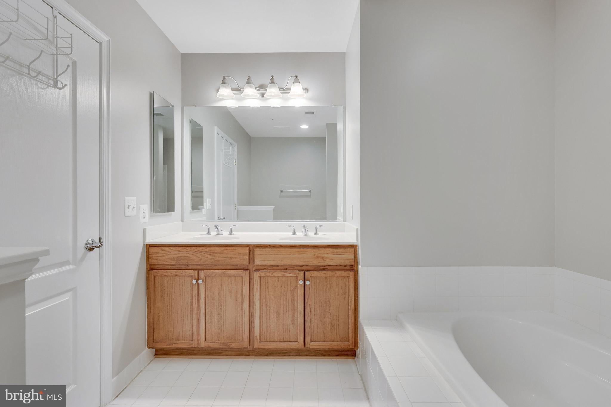 SAINTSBURY PLAZA - Residential