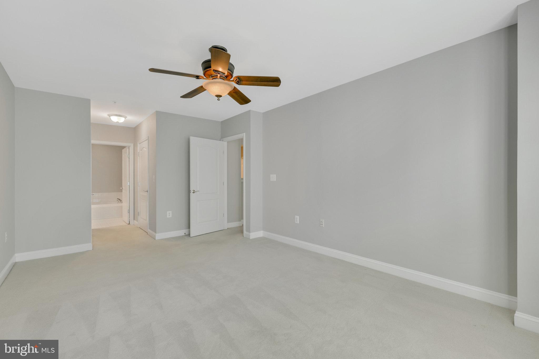 SAINTSBURY PLAZA - Residential