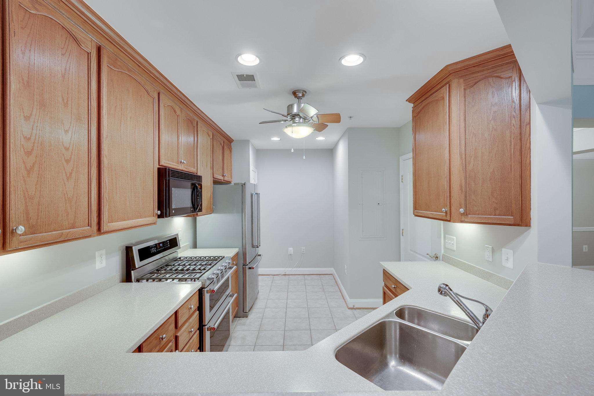 SAINTSBURY PLAZA - Residential