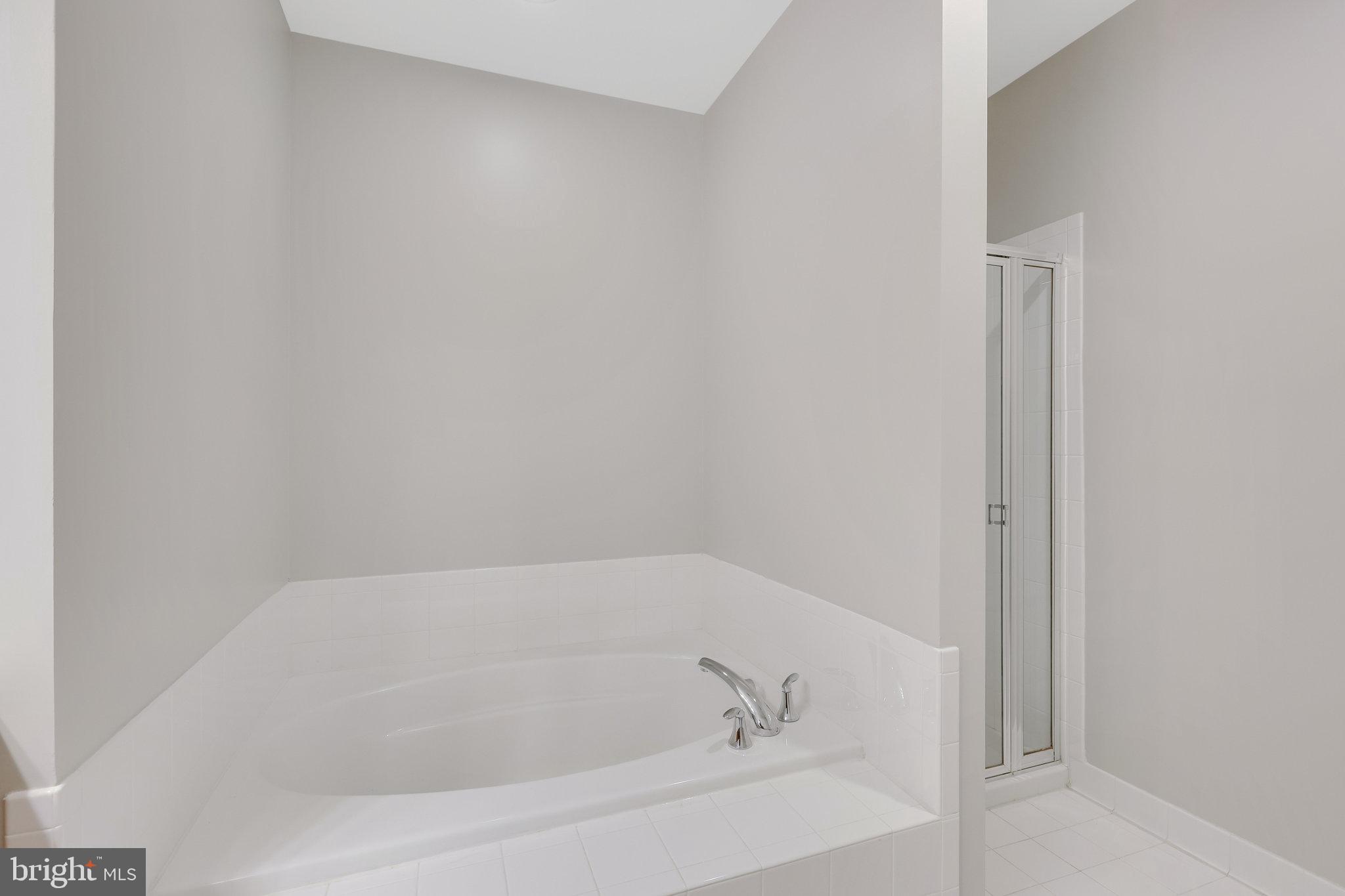 SAINTSBURY PLAZA - Residential