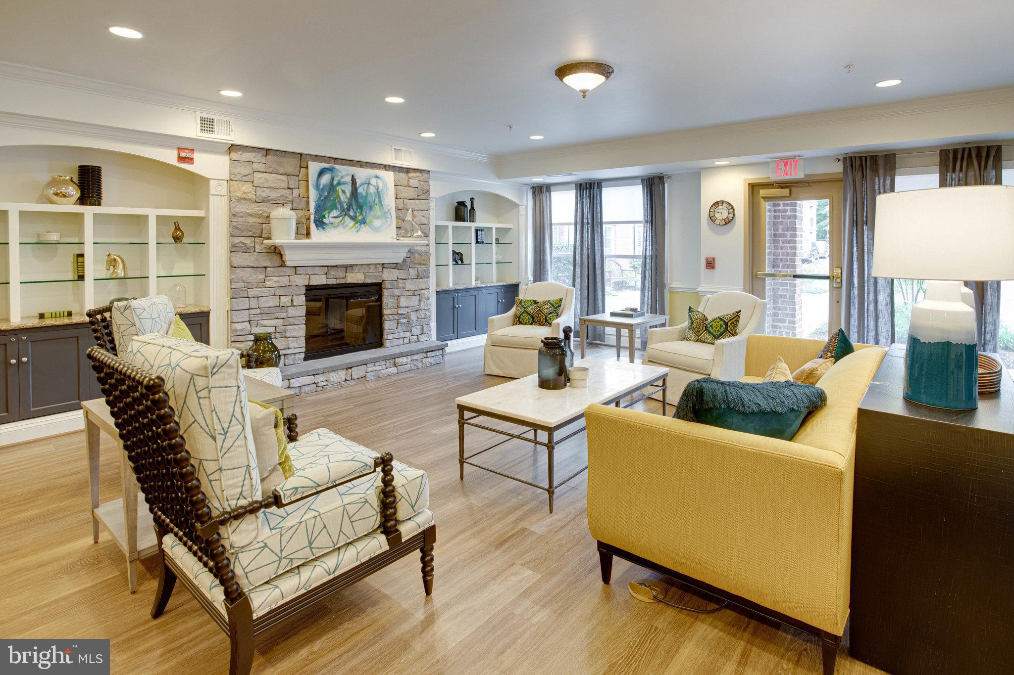 SAINTSBURY PLAZA - Residential