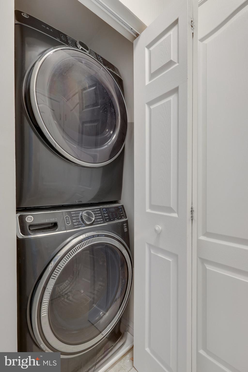 SAINTSBURY PLAZA - Residential