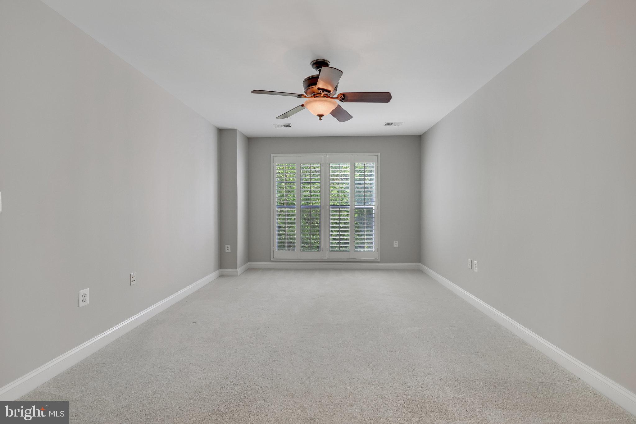 SAINTSBURY PLAZA - Residential