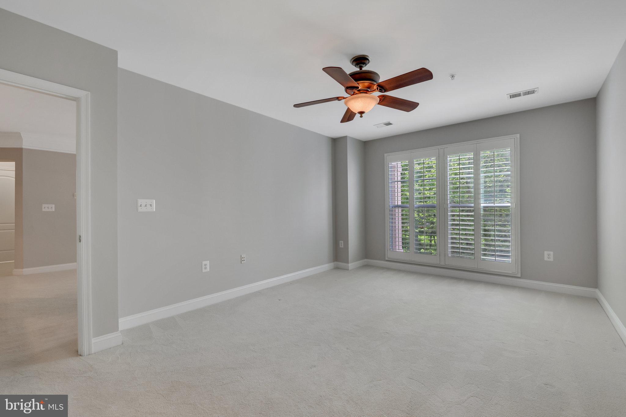 SAINTSBURY PLAZA - Residential