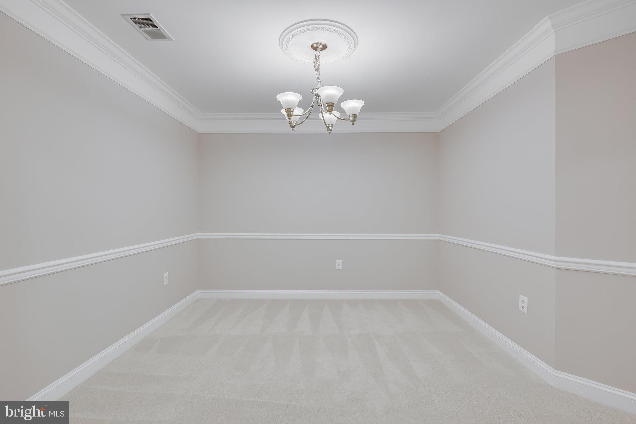 SAINTSBURY PLAZA - Residential