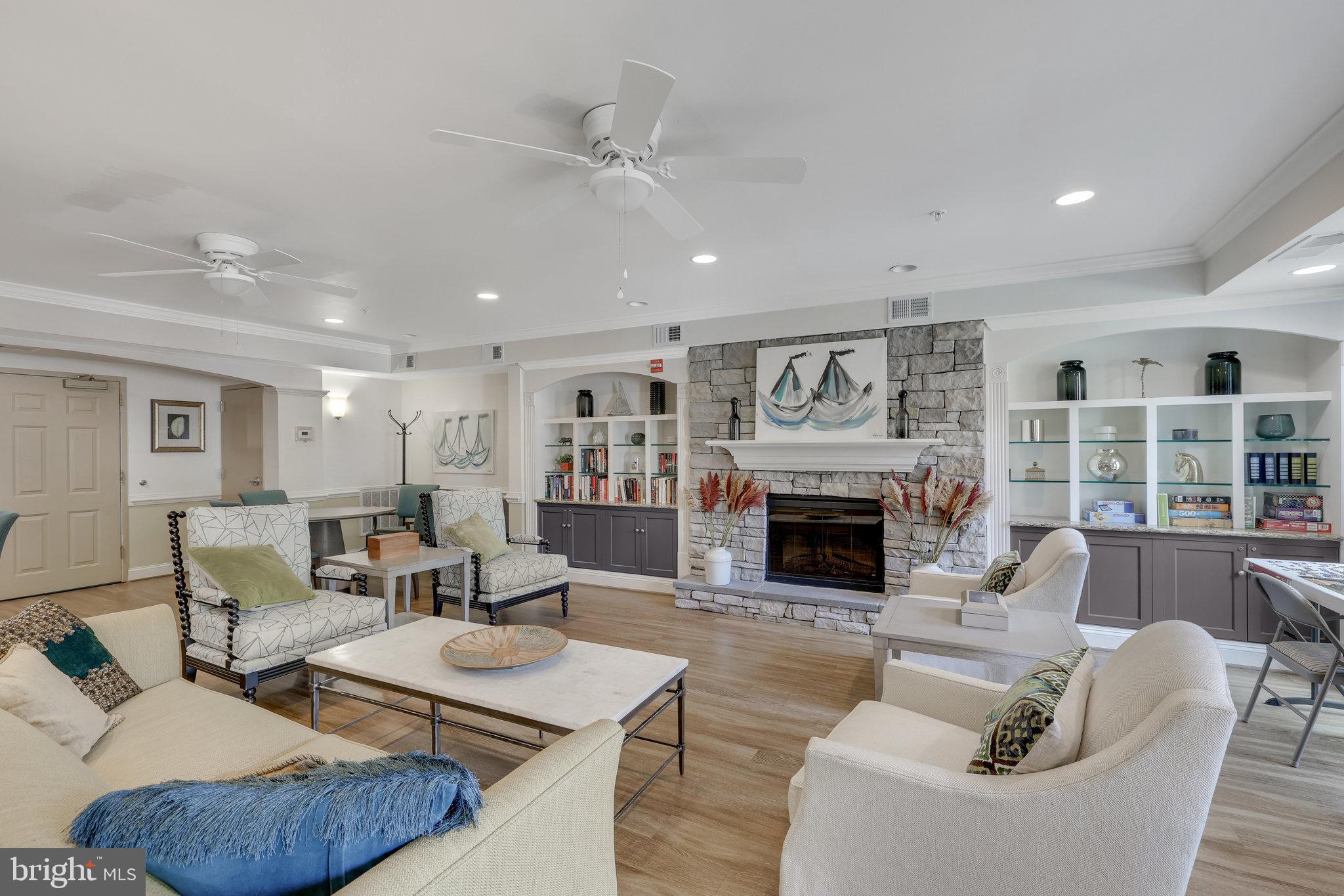 SAINTSBURY PLAZA - Residential