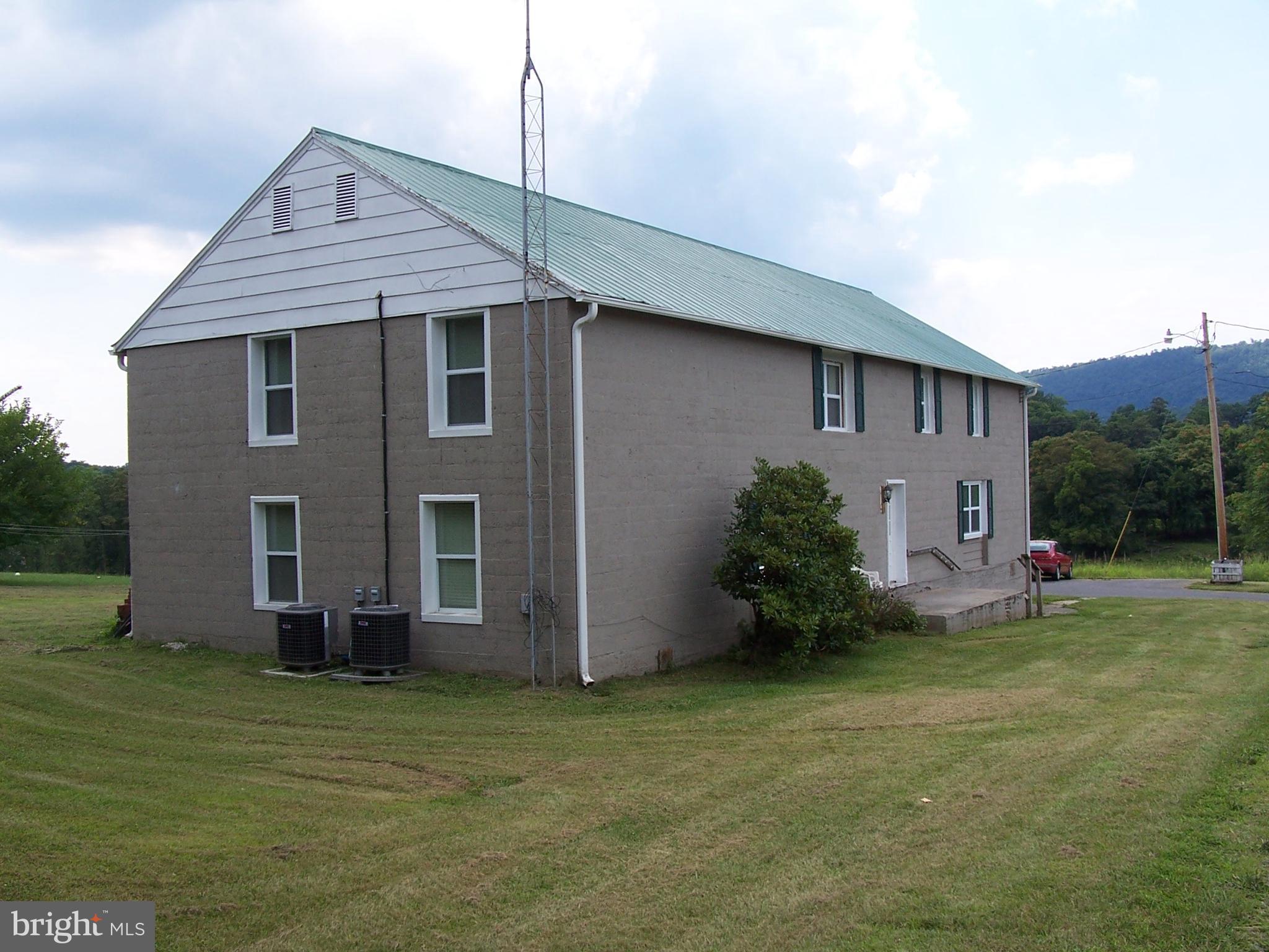 1st floor 2 bedroom, 1 bath apt unit located in a 4 unit building on 2 ac. Located in the country with beautiful views but yet close to town and interstate.Water, Sewer and trash included. Coin operated washer/dryer on site. STRICT NO PET, NO SMOKING POLICY. Secure building with long term tenants.Large rooms and heat pump for cooling/heating.