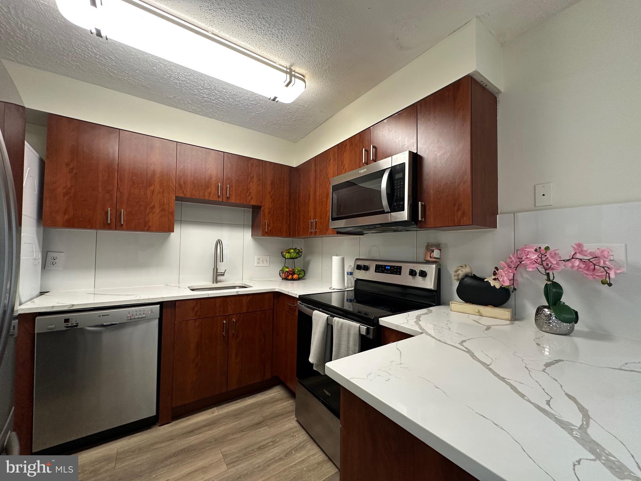 PEMBROOKE - Residential