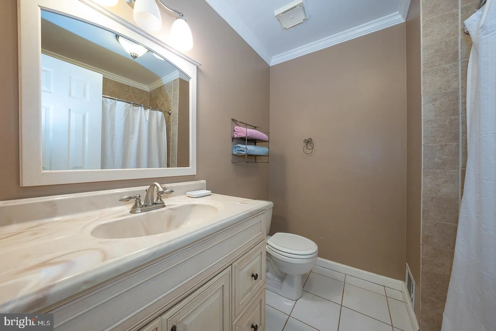 Downingtown, Pennsylvania 19335, United States, 3 Bedrooms Bedrooms, ,3 BathroomsBathrooms,Residential,Pending,83567