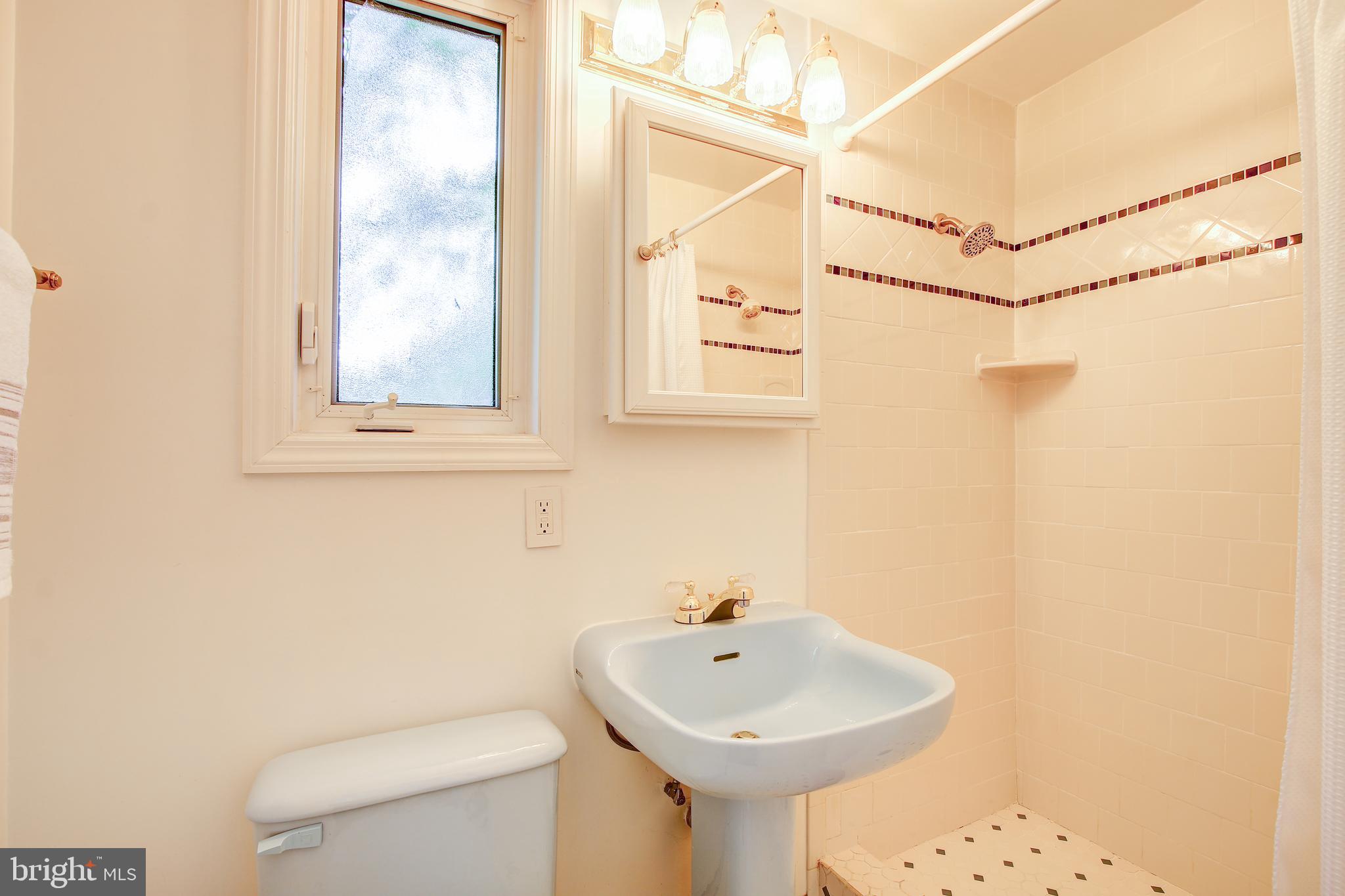 WHEATON CREST - Residential