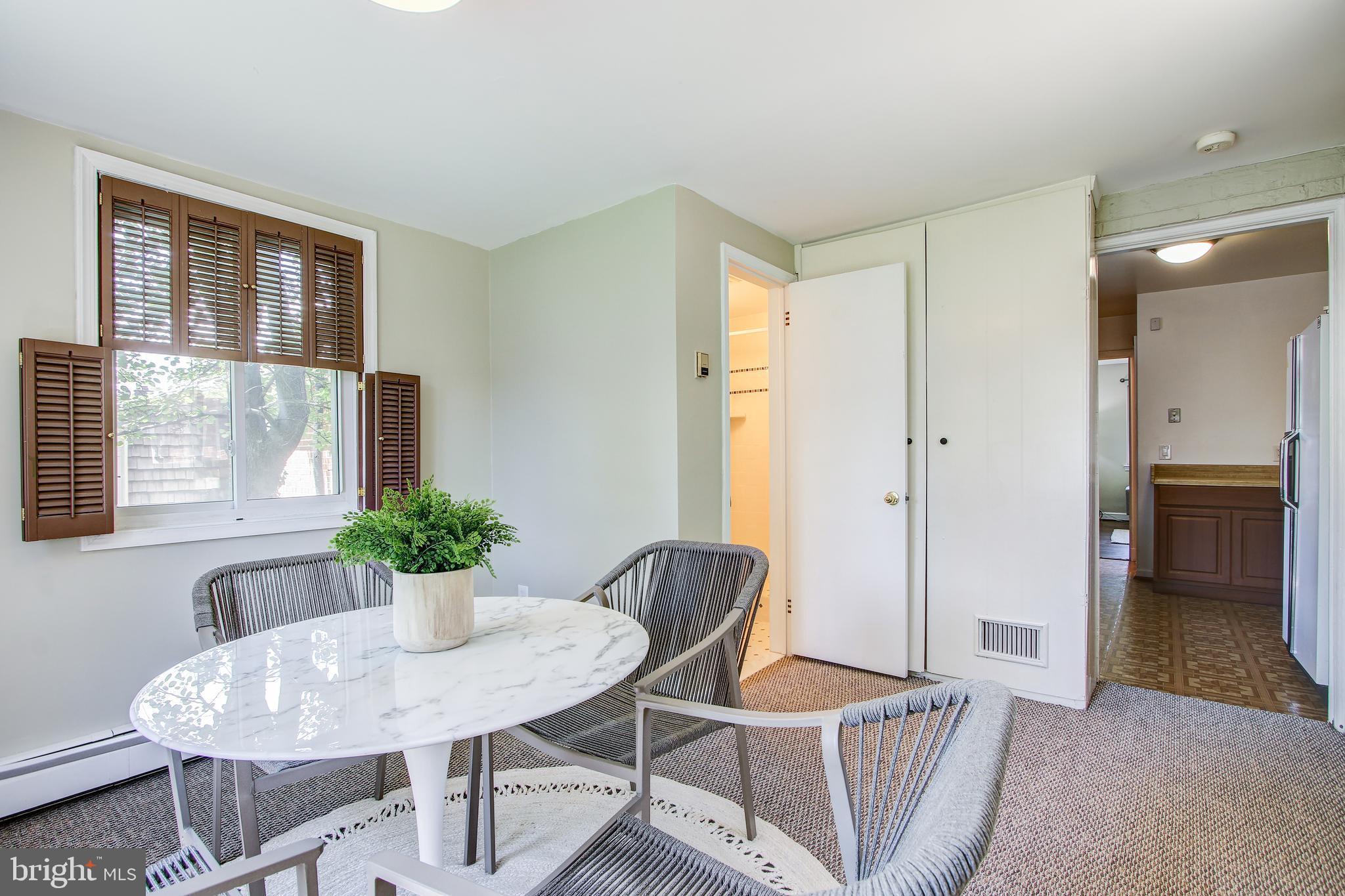 WHEATON CREST - Residential