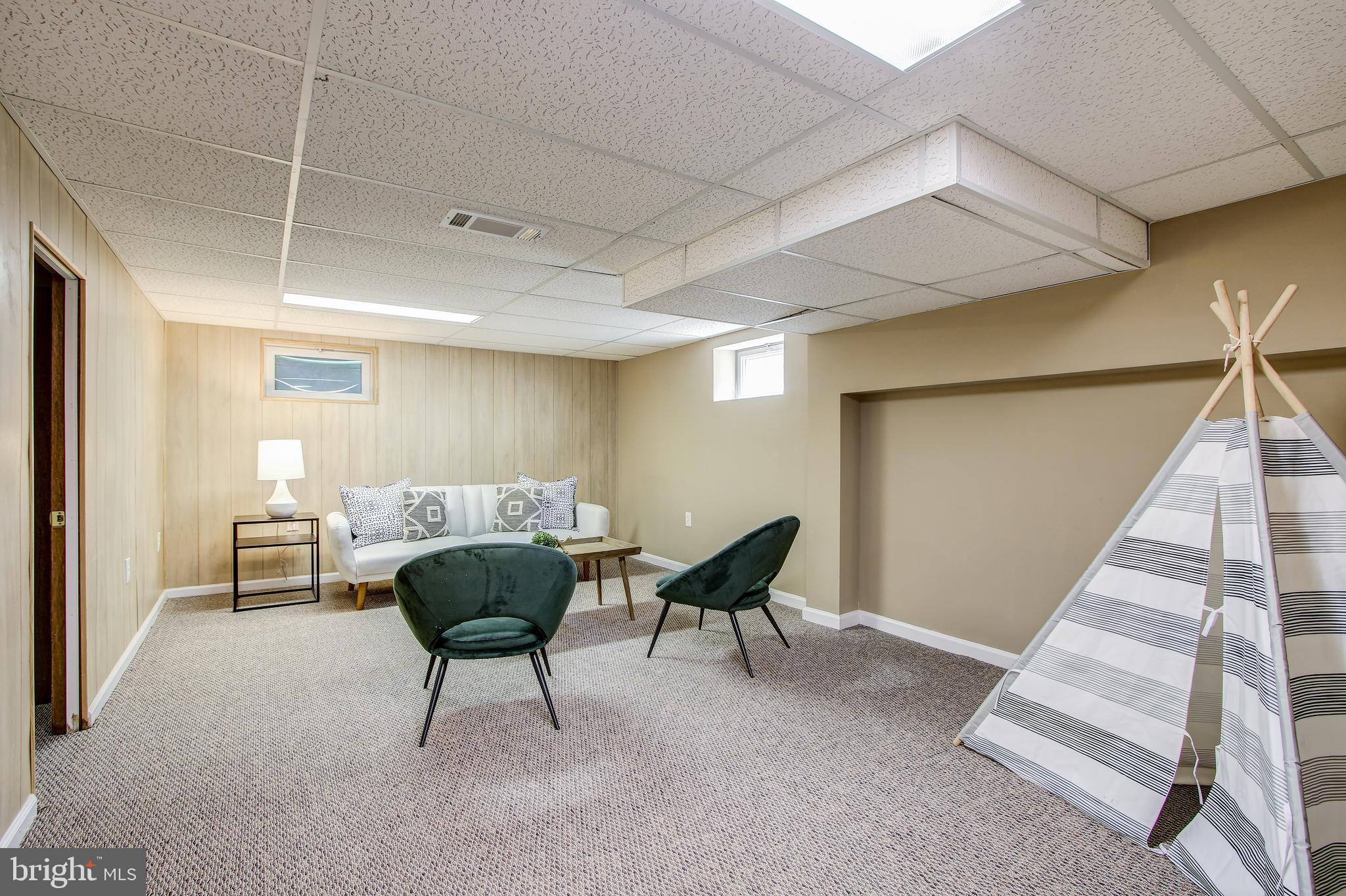 WHEATON CREST - Residential