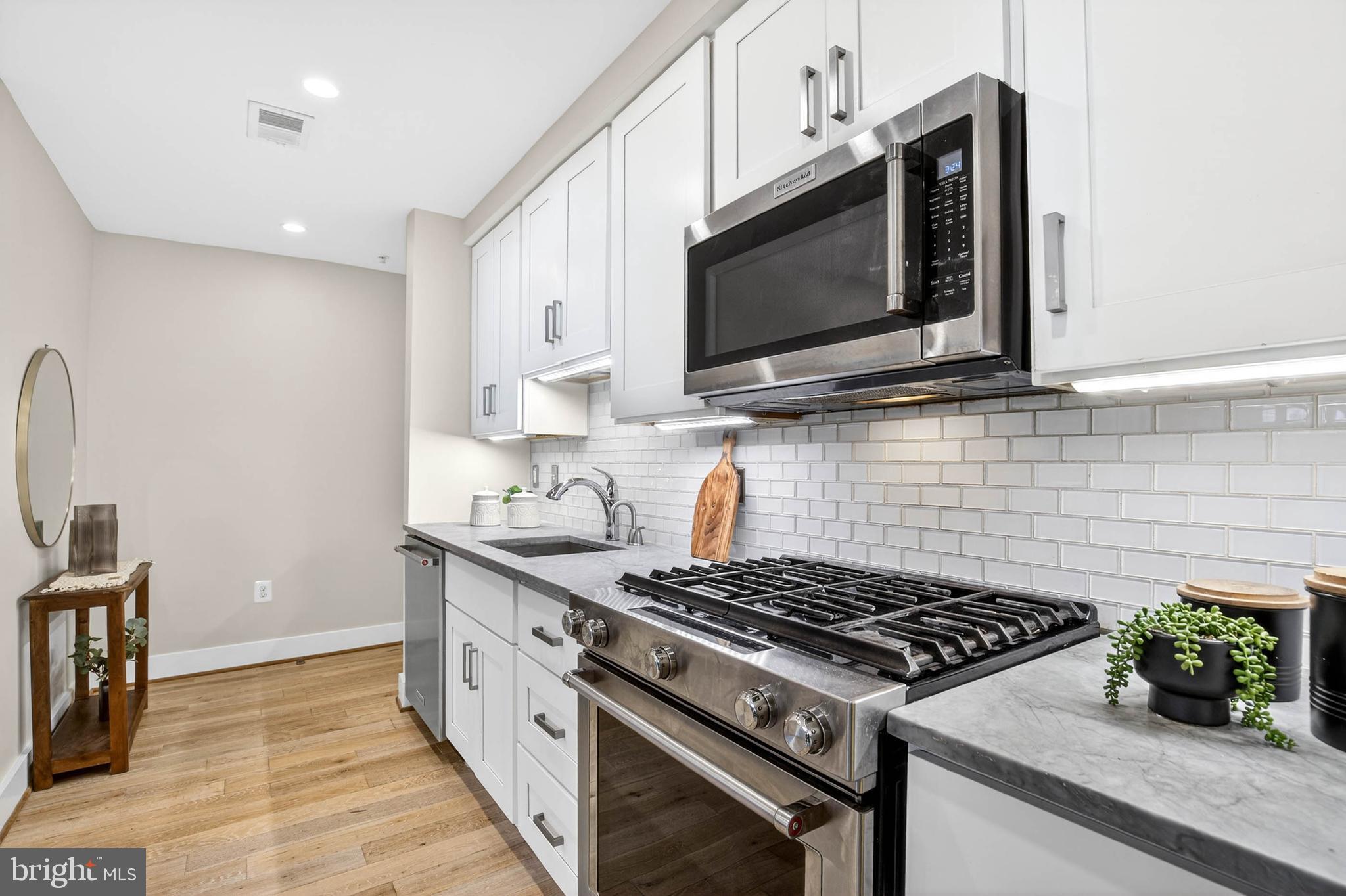 CAPITOL HILL EAST - Residential