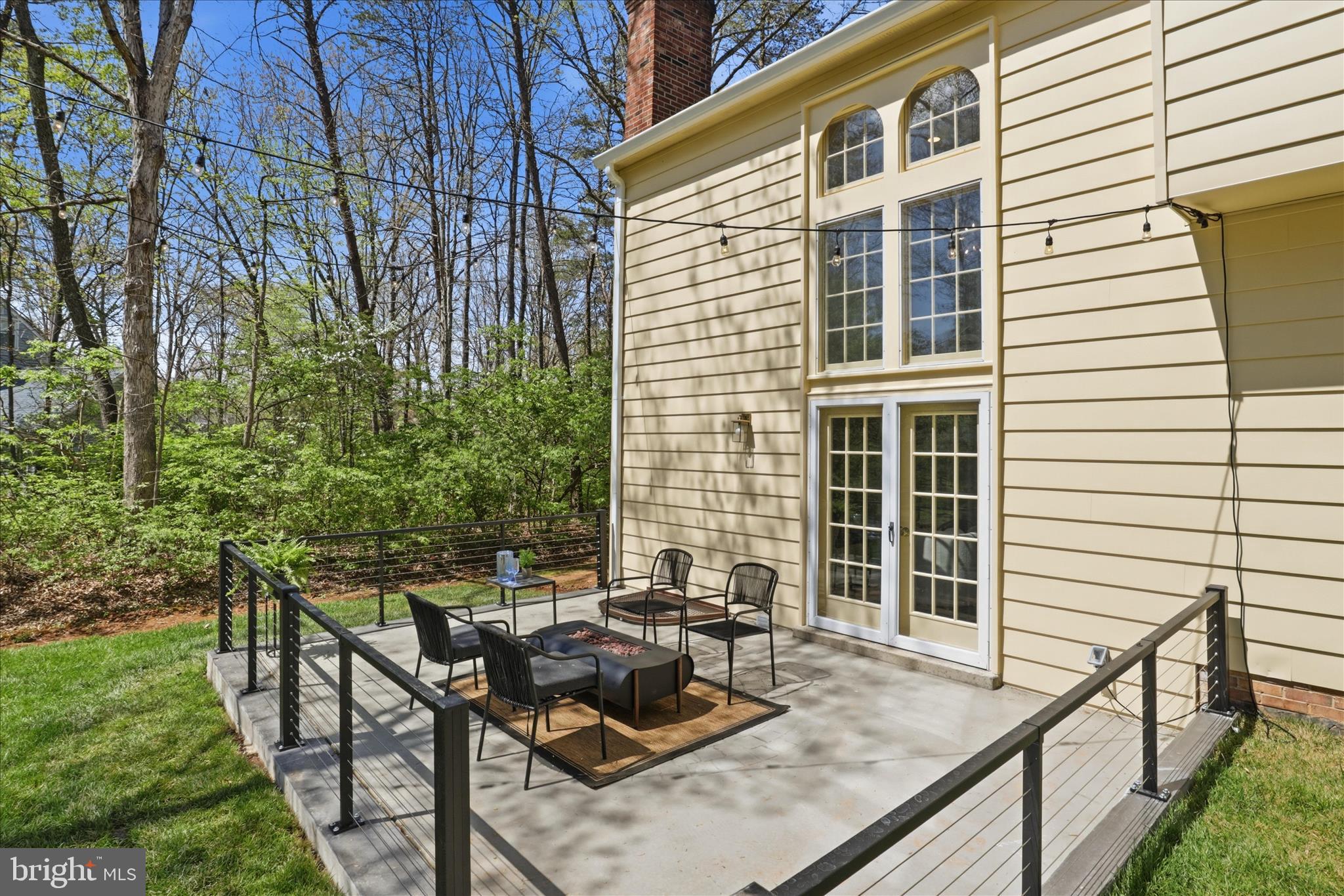 HOLLY KNOLL - Residential