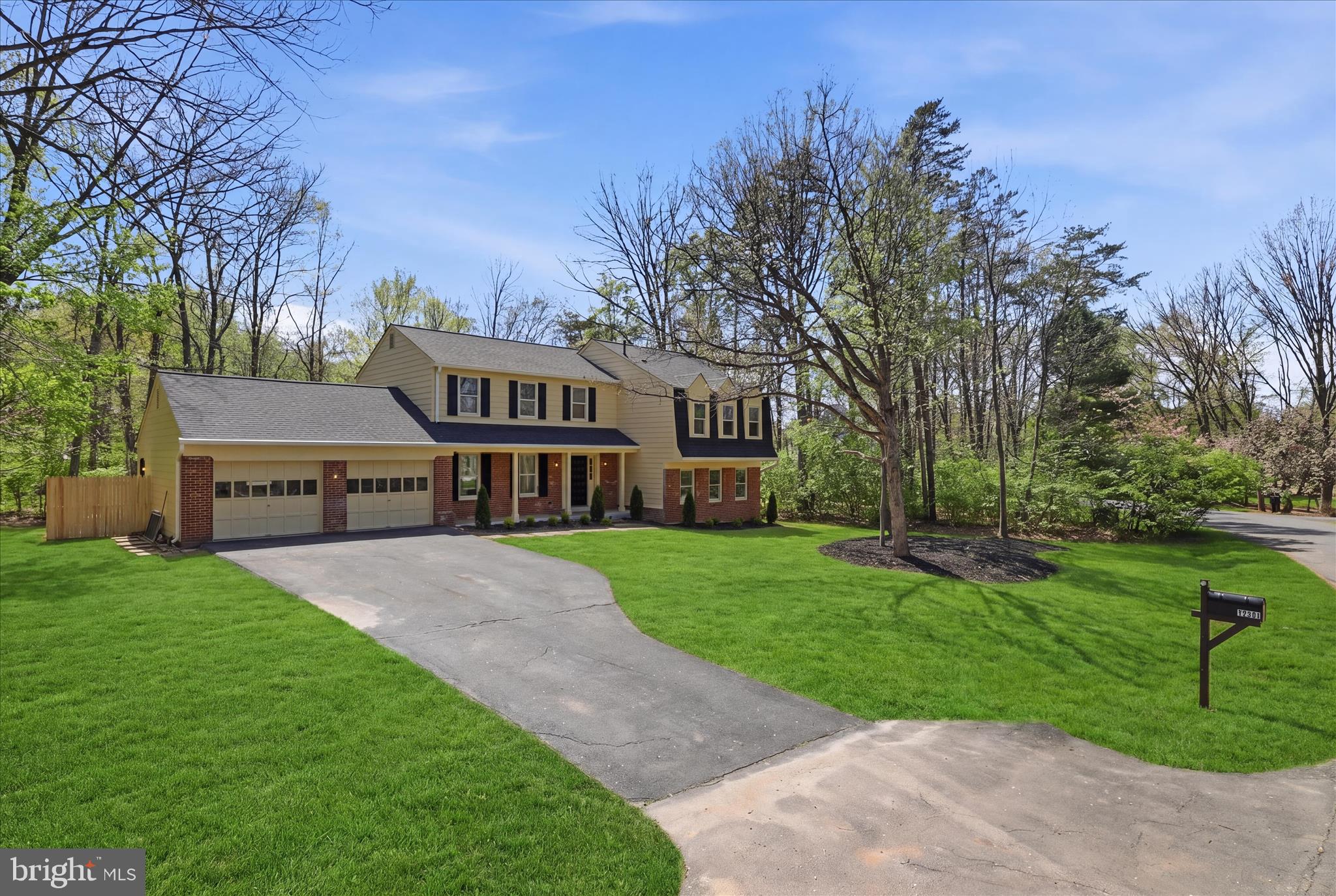 HOLLY KNOLL - Residential