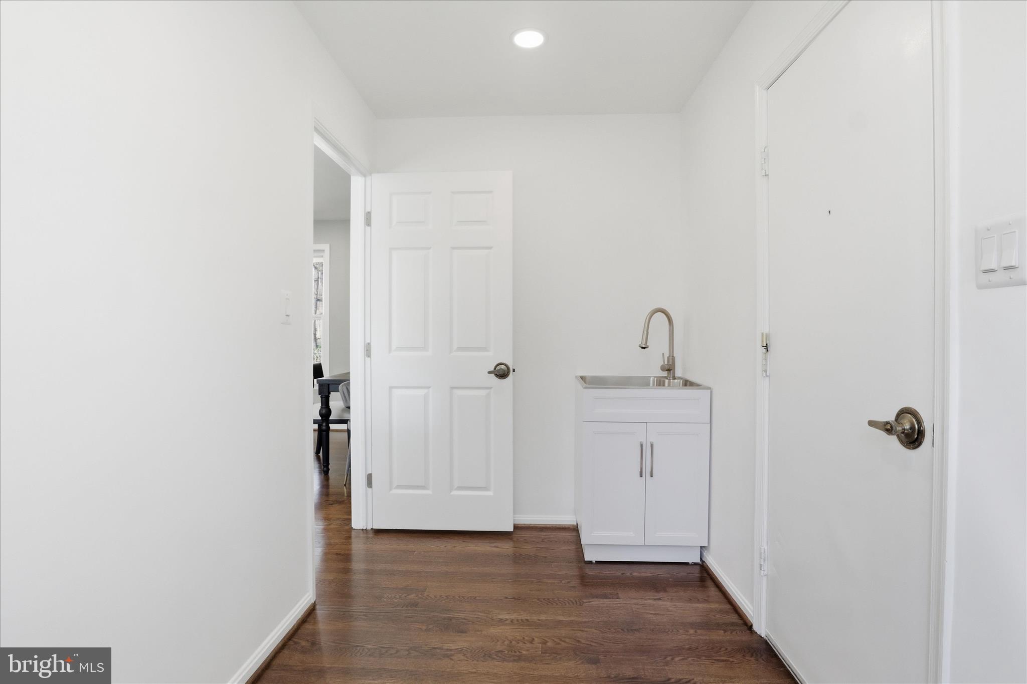 HOLLY KNOLL - Residential