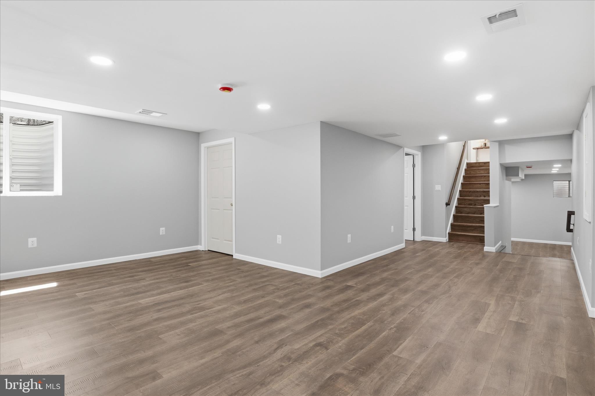 HOLLY KNOLL - Residential