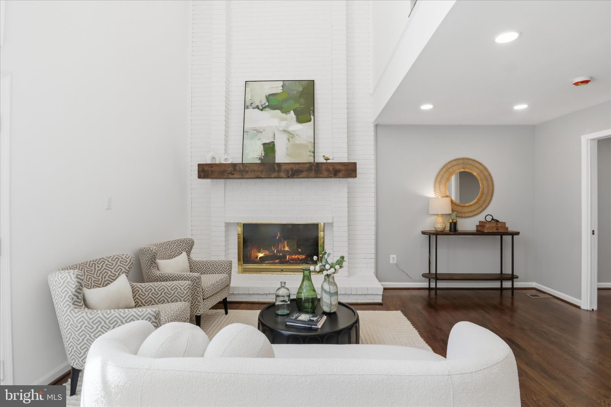 HOLLY KNOLL - Residential