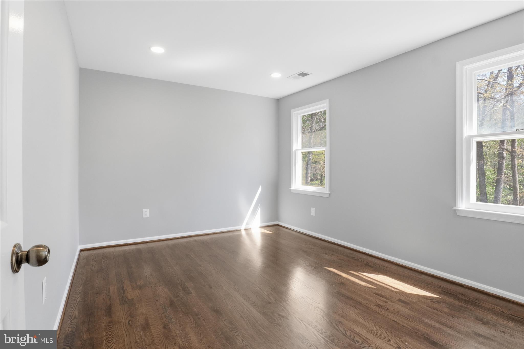 HOLLY KNOLL - Residential