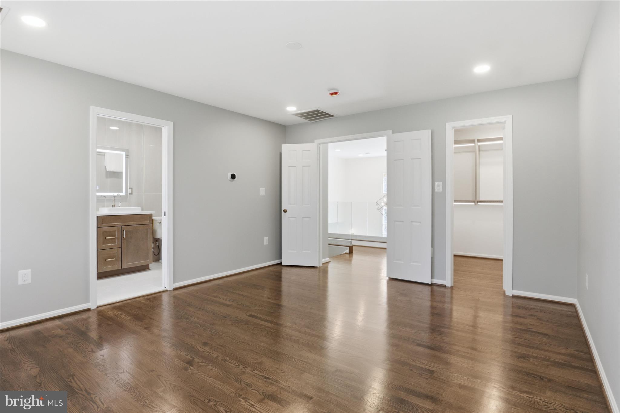 HOLLY KNOLL - Residential