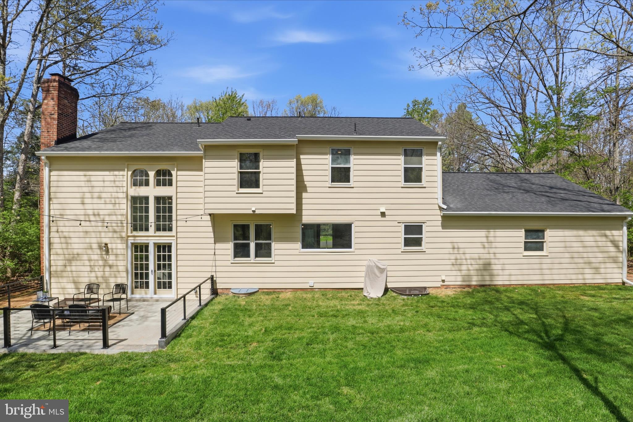 HOLLY KNOLL - Residential