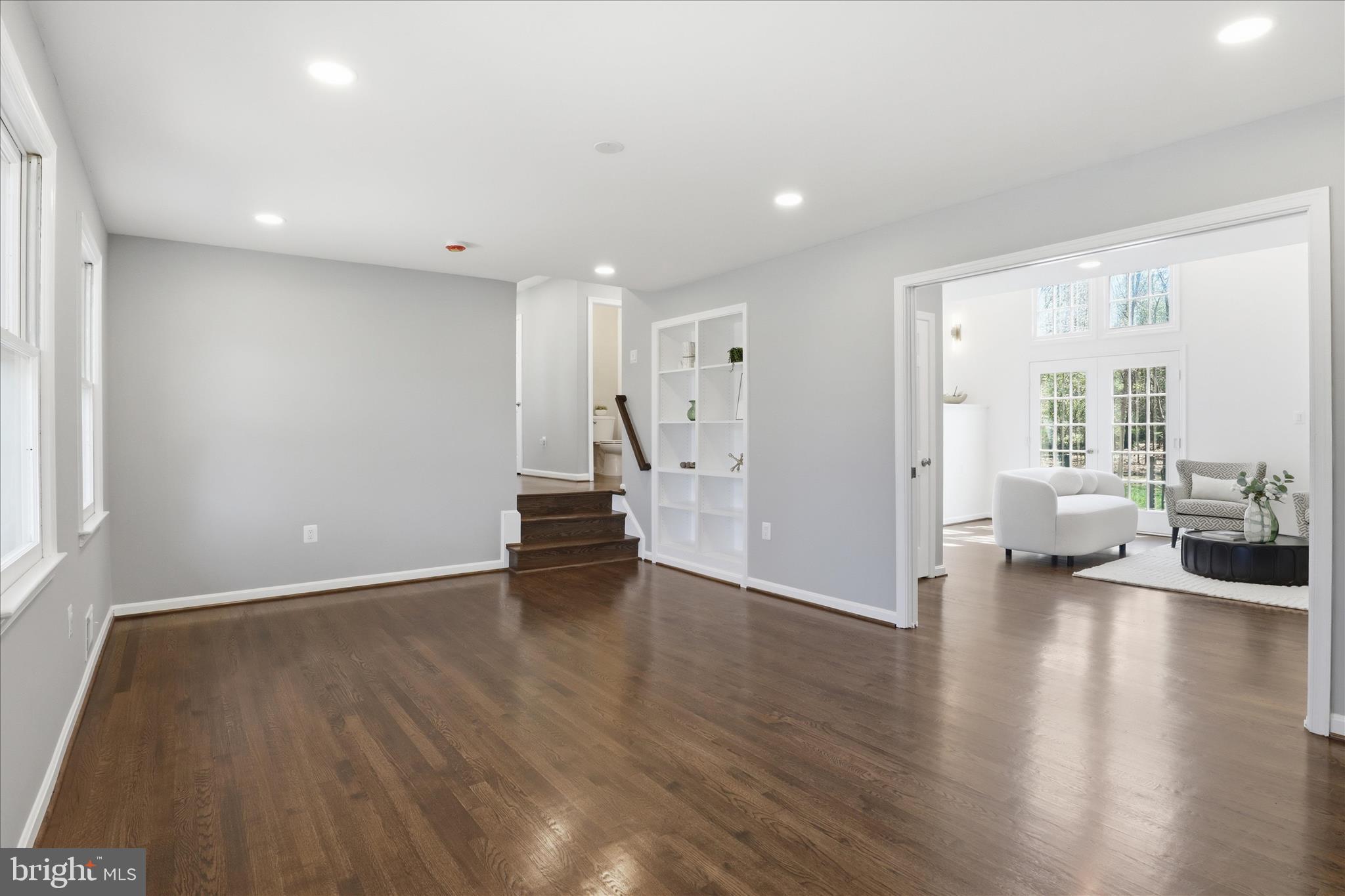 HOLLY KNOLL - Residential