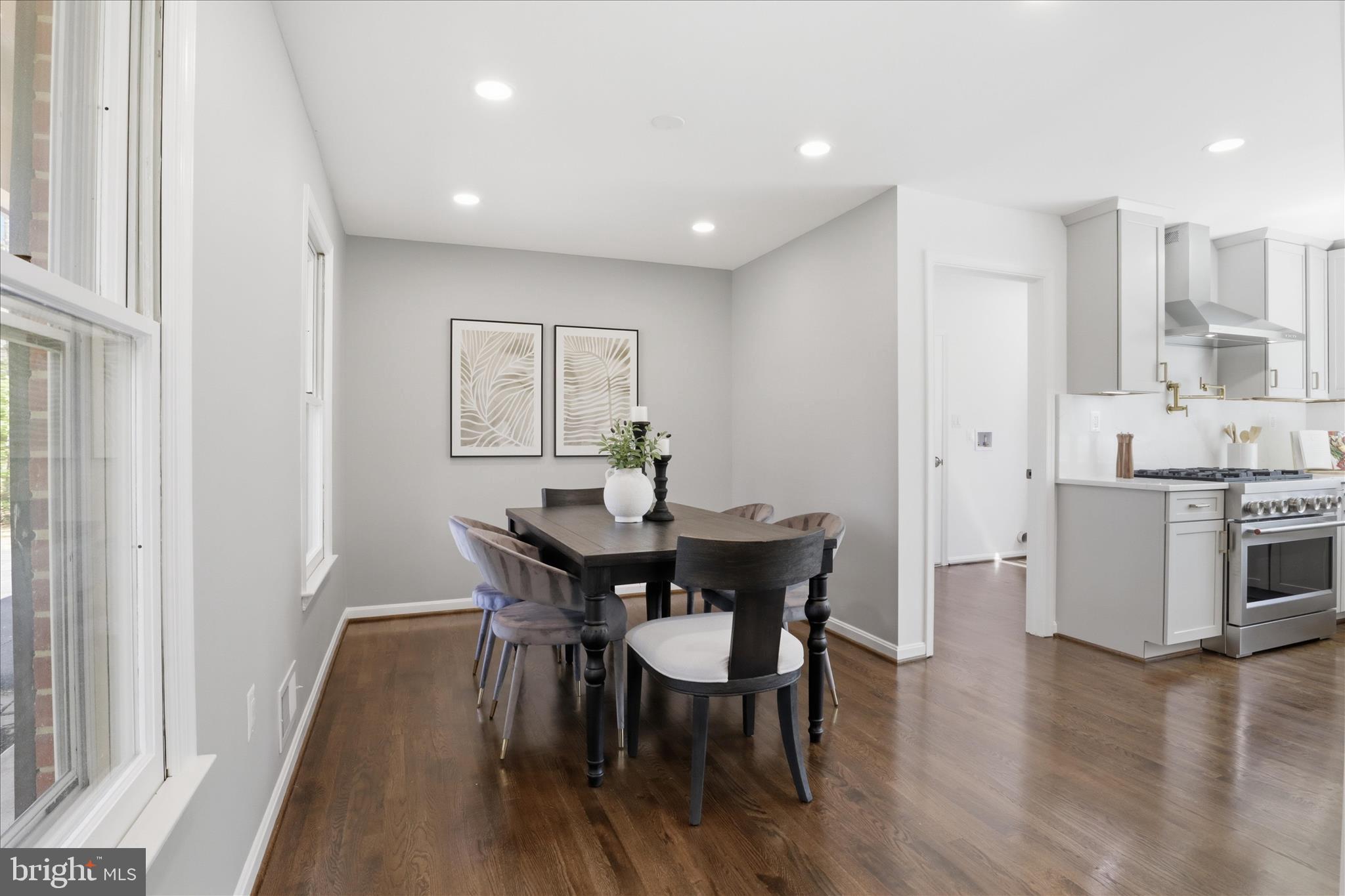 HOLLY KNOLL - Residential