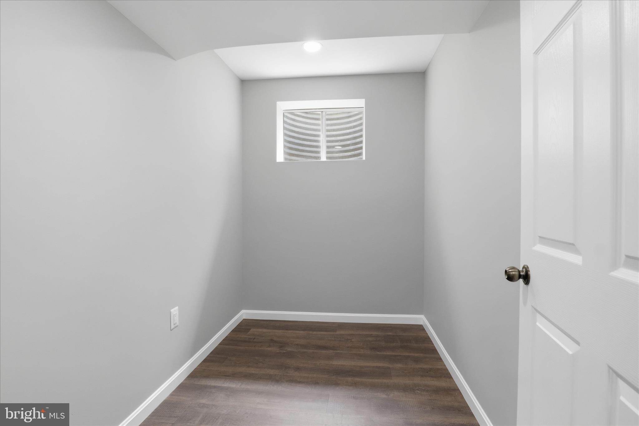 HOLLY KNOLL - Residential