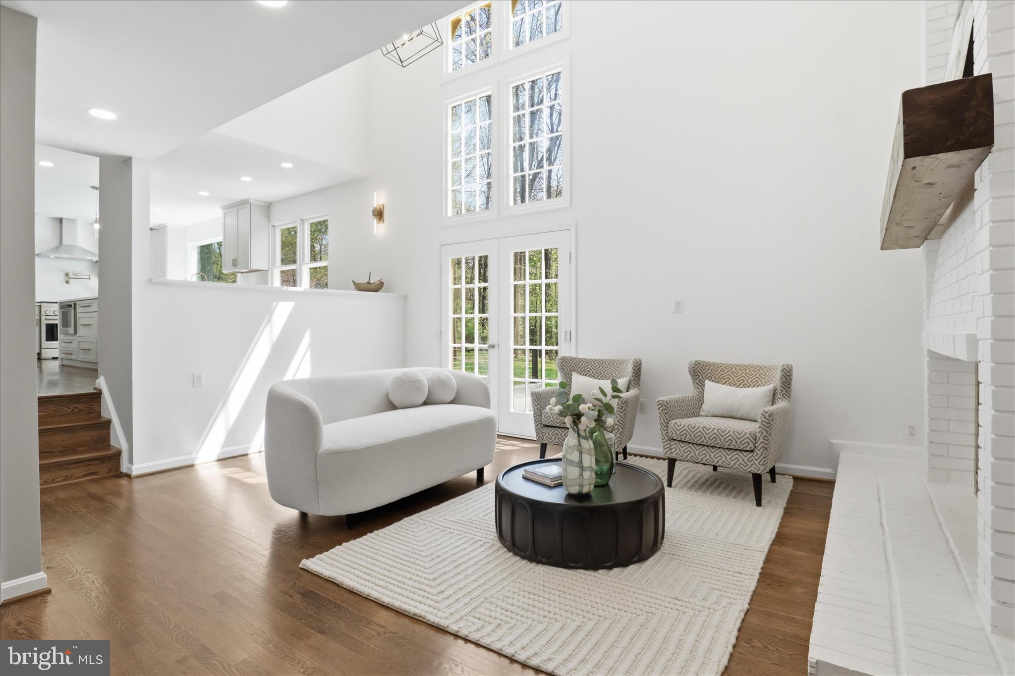 HOLLY KNOLL - Residential