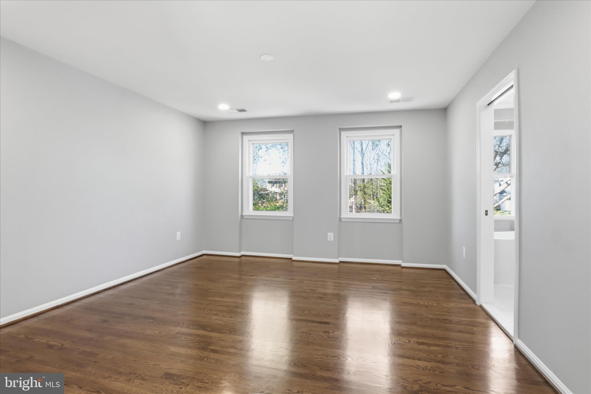 HOLLY KNOLL - Residential