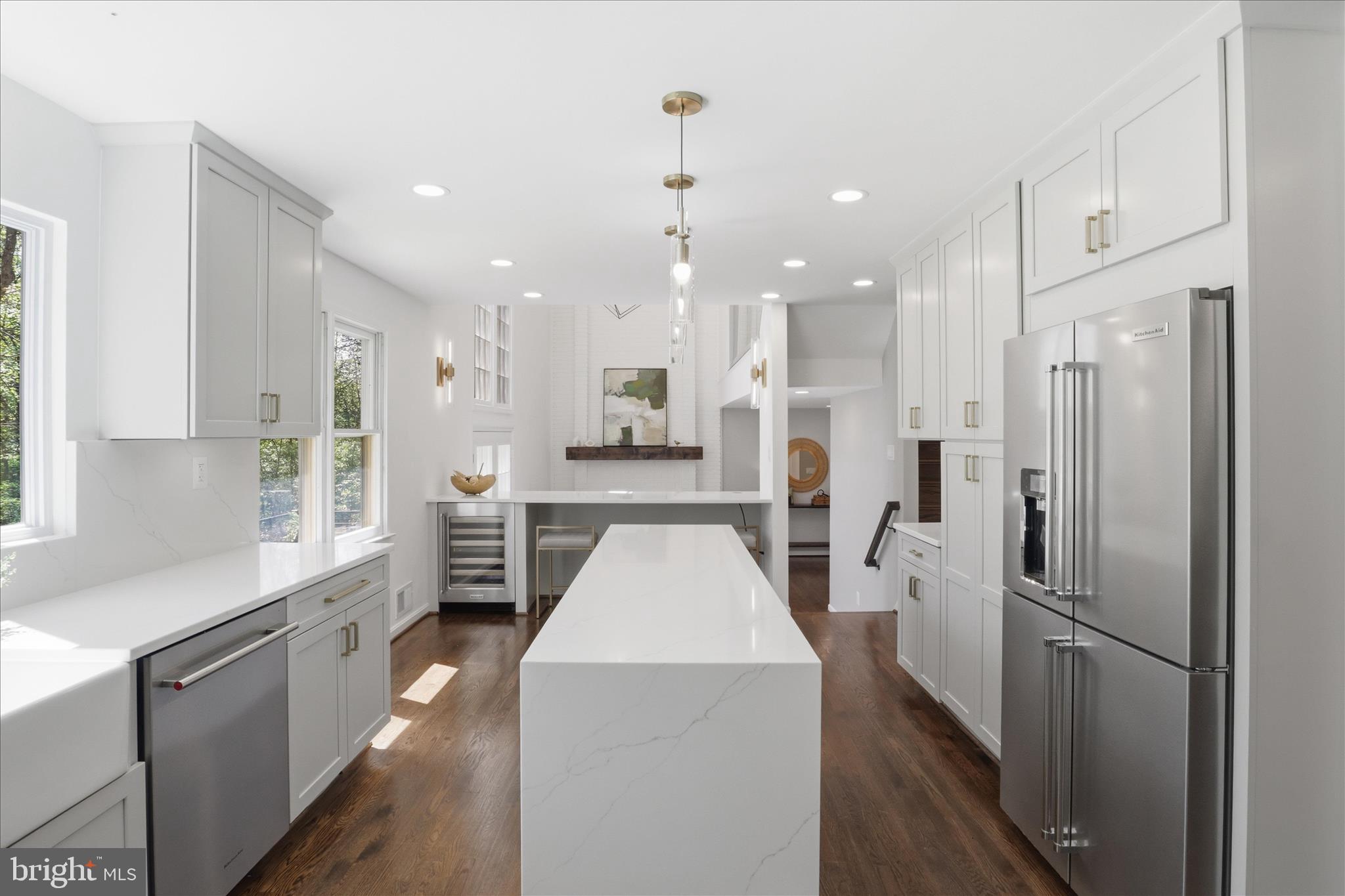 HOLLY KNOLL - Residential