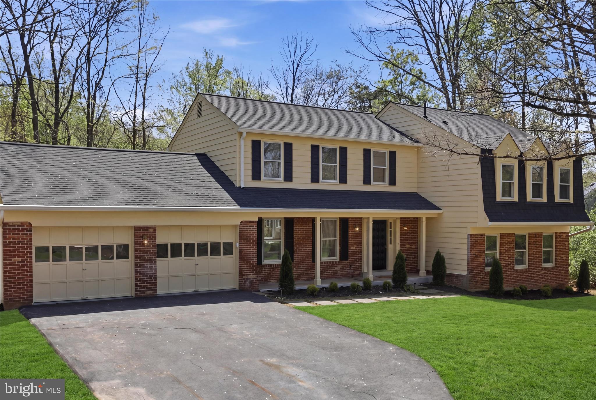 HOLLY KNOLL - Residential