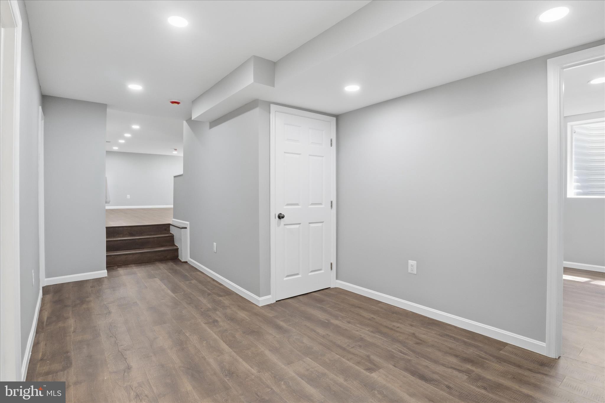 HOLLY KNOLL - Residential